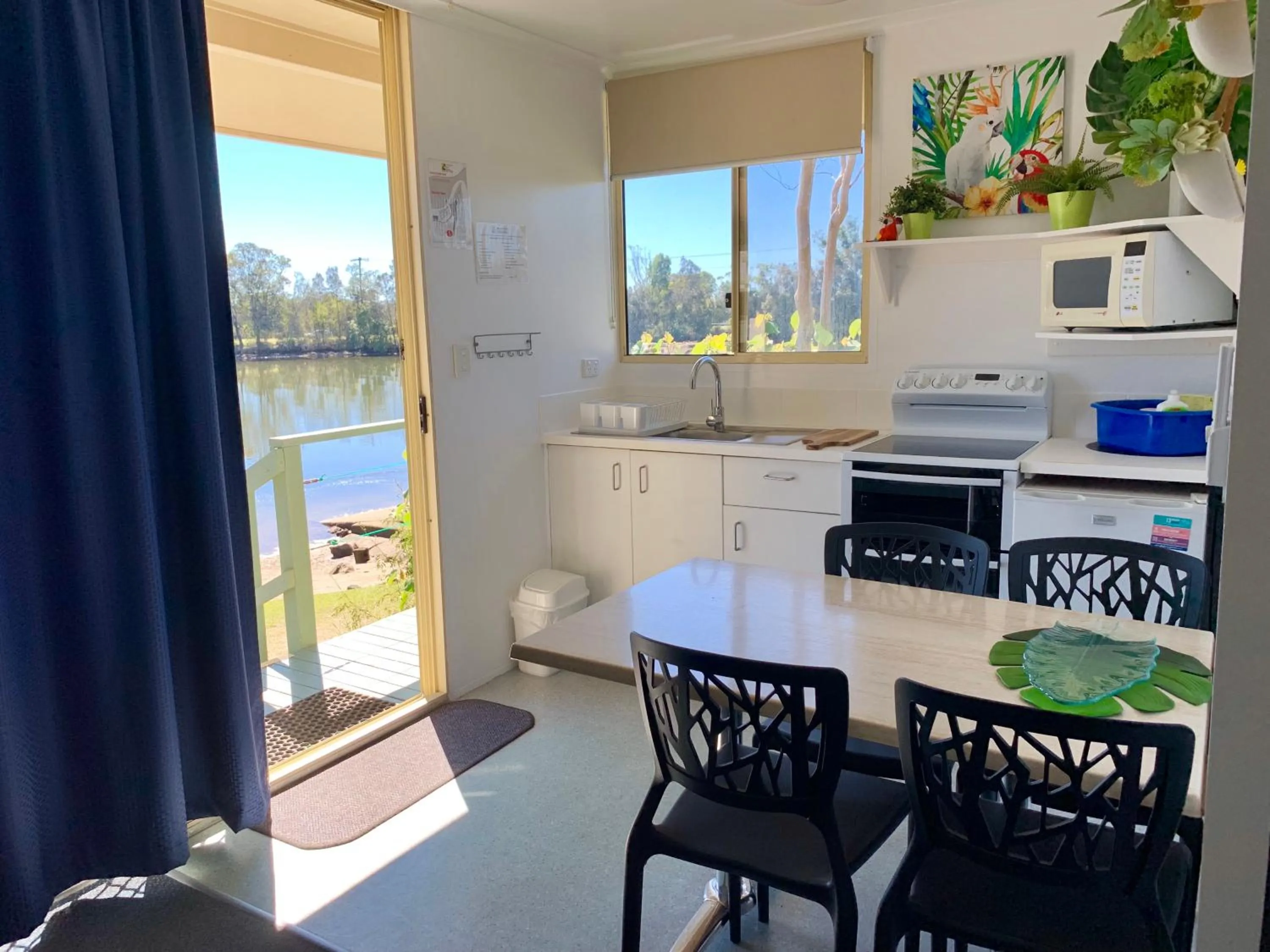 Kitchen or kitchenette in Maroochy River Bungalows
