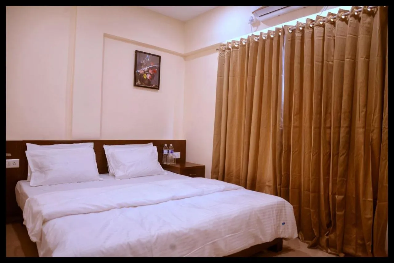 Semi Deluxe Double Room with Fan in Malhar Grand