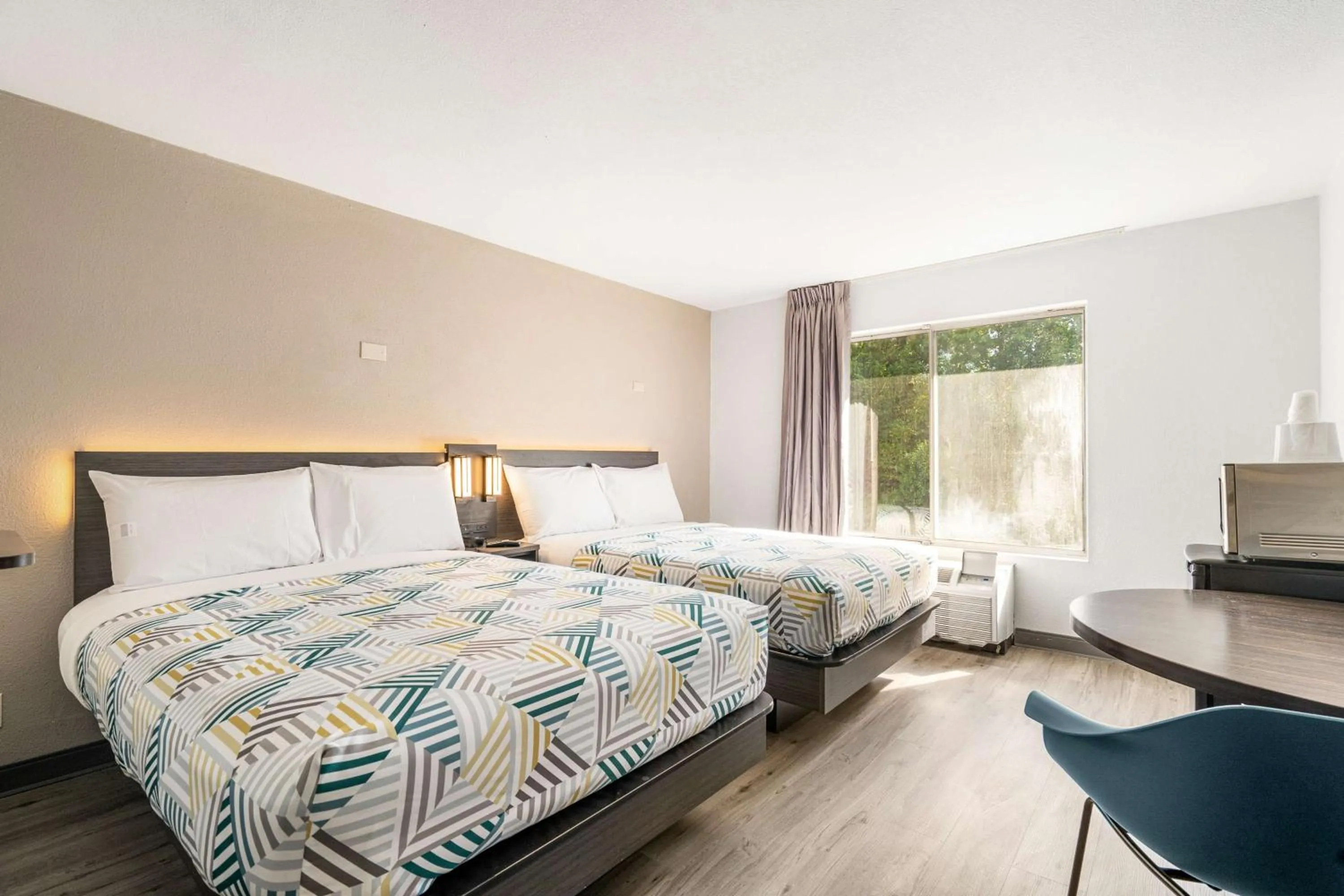 Bedroom, Bed in Motel 6 - Augusta, GA