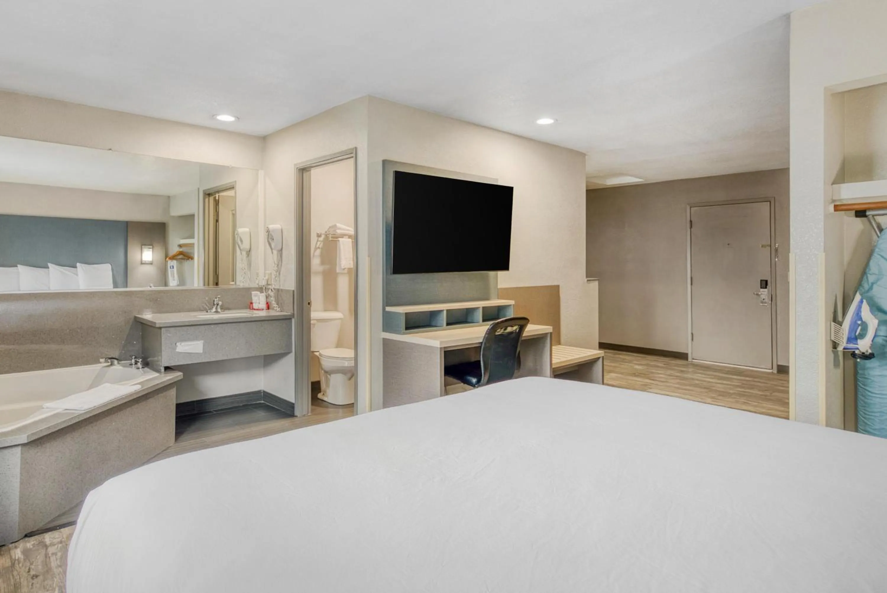 Bedroom, Bed in SureStay Hotel by Best Western Ukiah