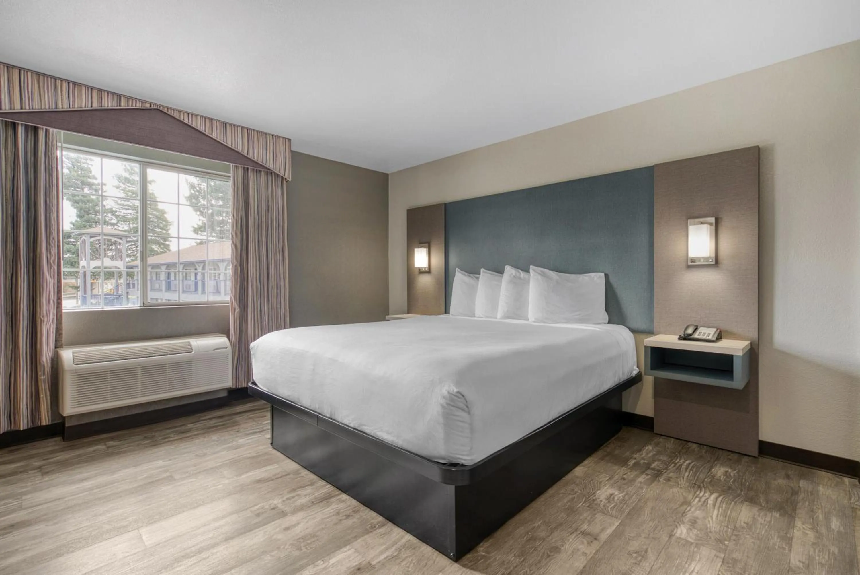 Bedroom, Bed in SureStay Hotel by Best Western Ukiah