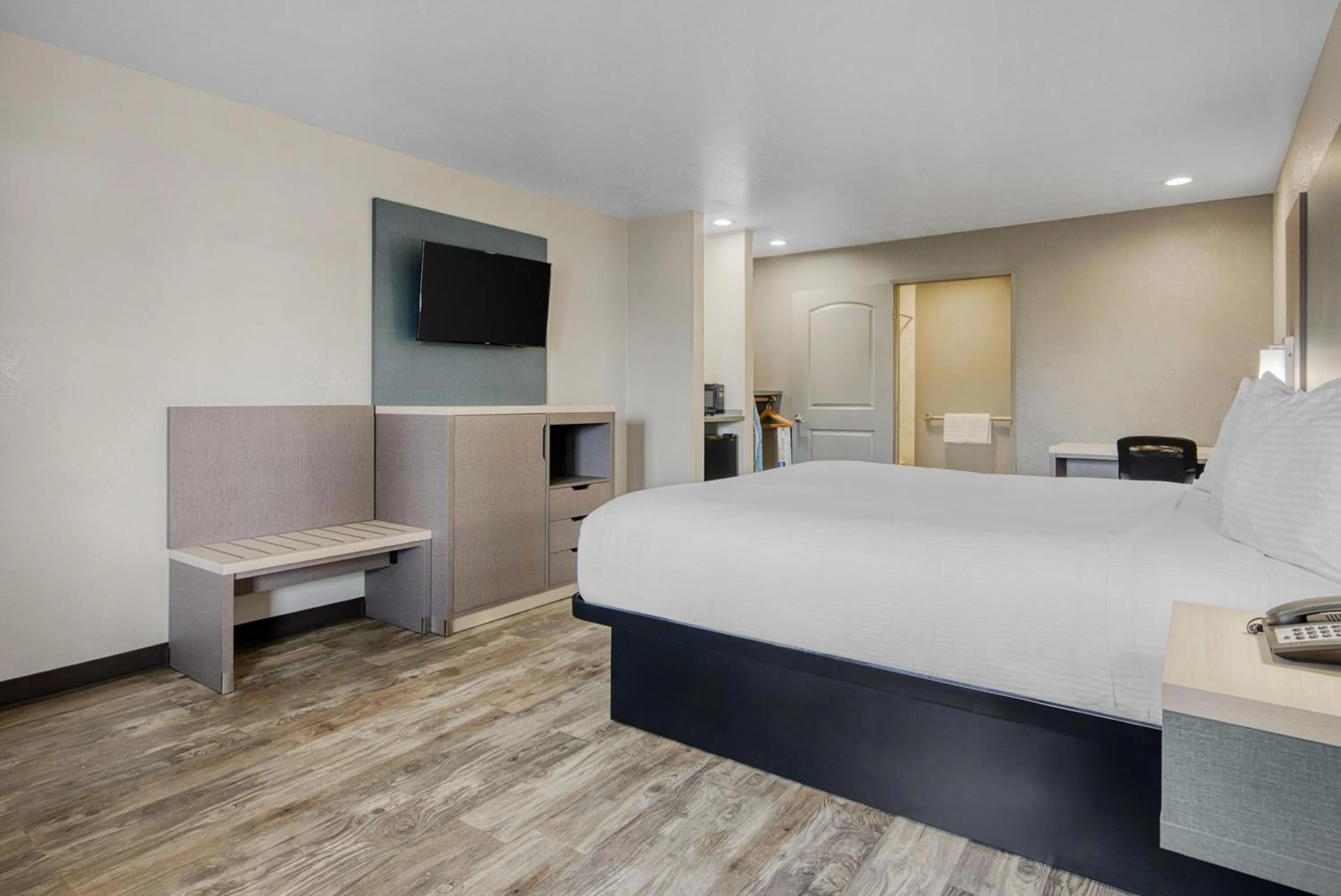 Bedroom, Bed in SureStay Hotel by Best Western Ukiah