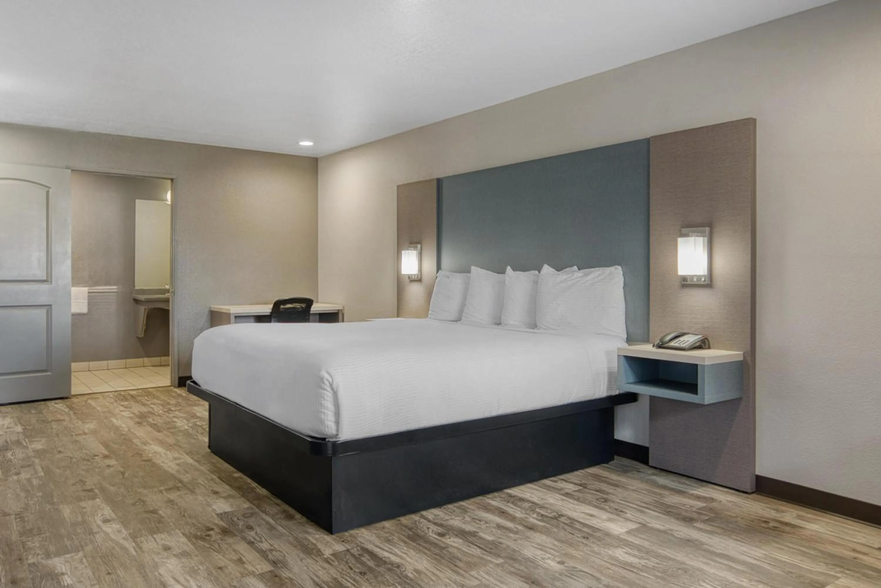 Bedroom, Bed in SureStay Hotel by Best Western Ukiah