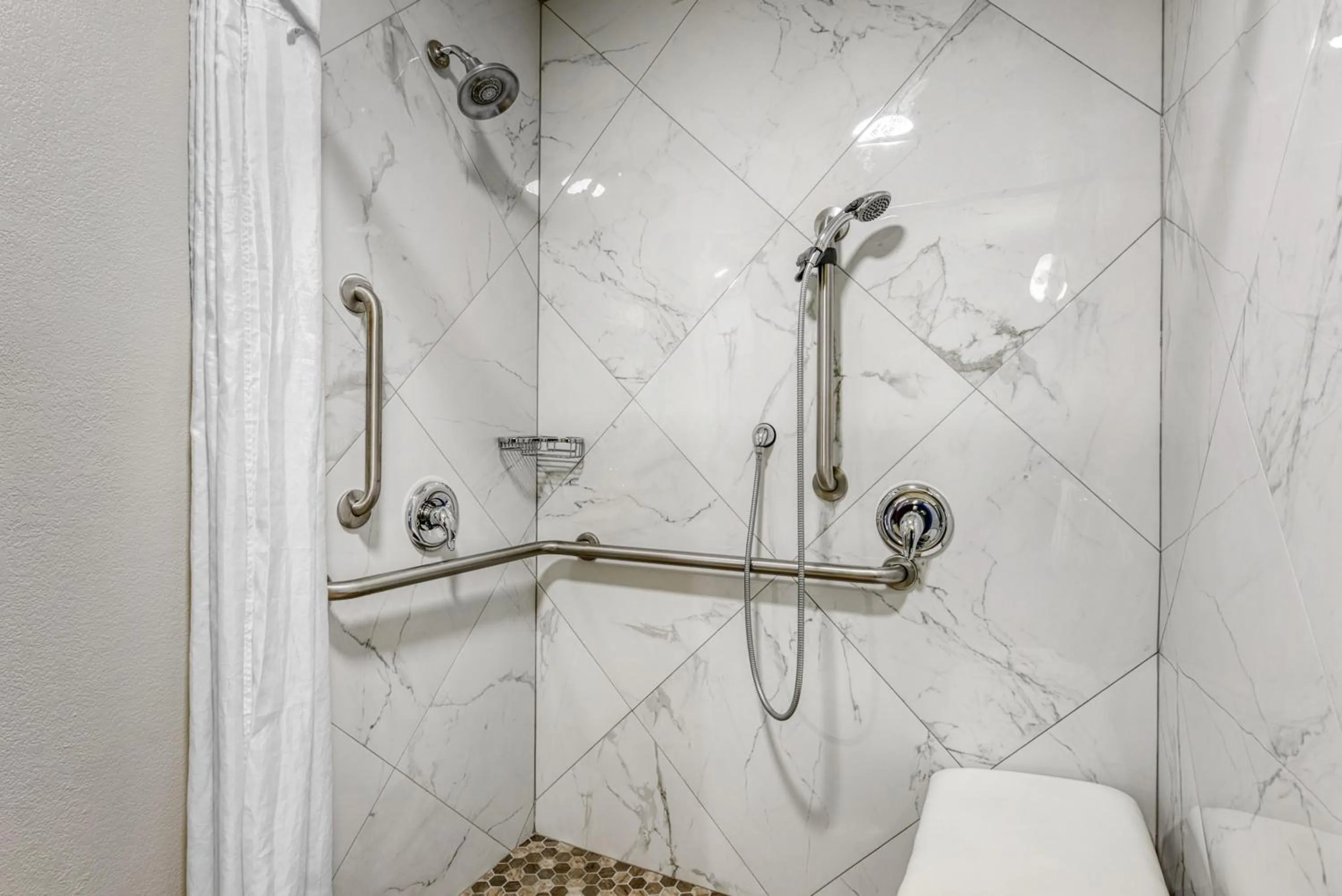 Bathroom in SureStay Hotel by Best Western Ukiah