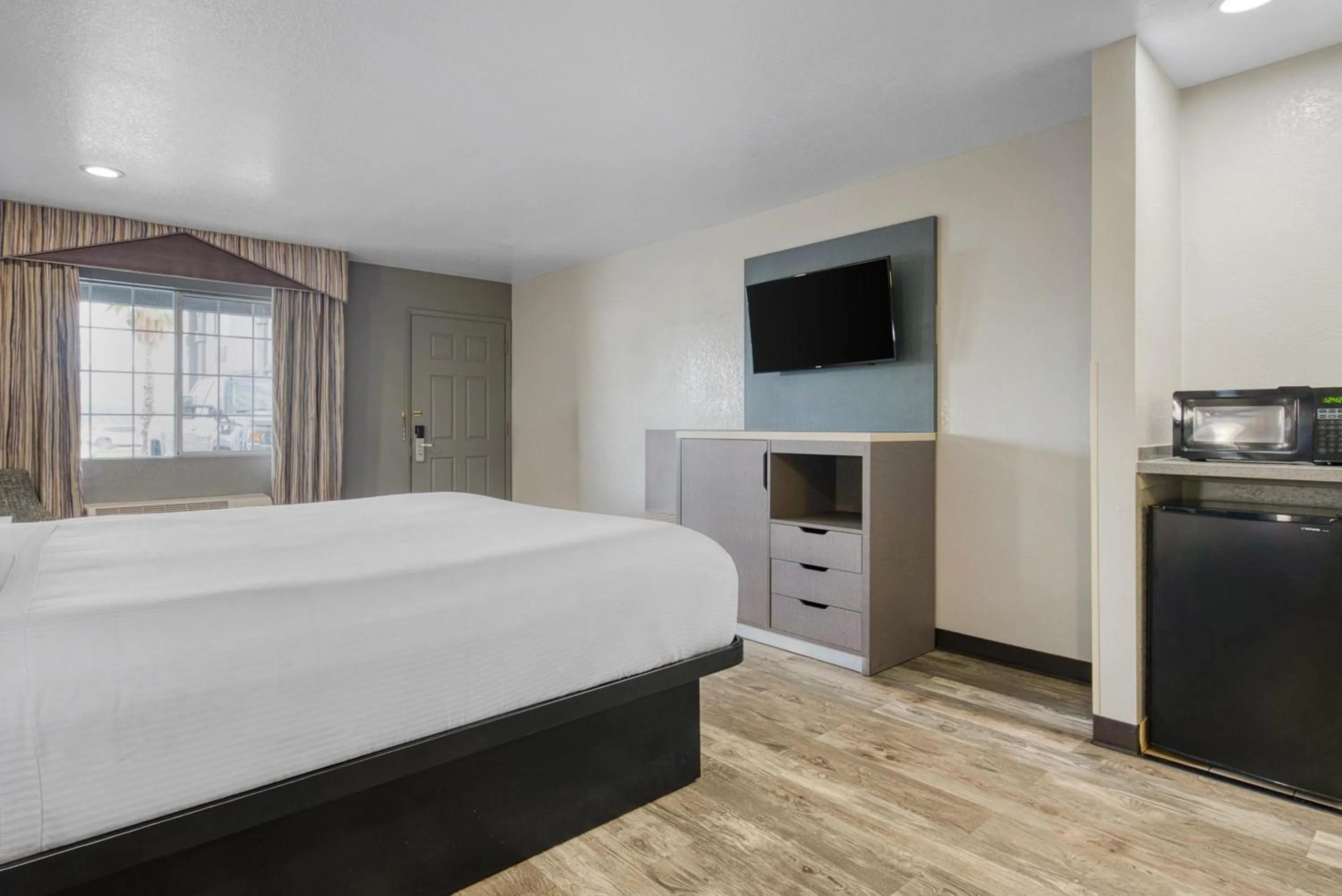 Bedroom, Bed in SureStay Hotel by Best Western Ukiah