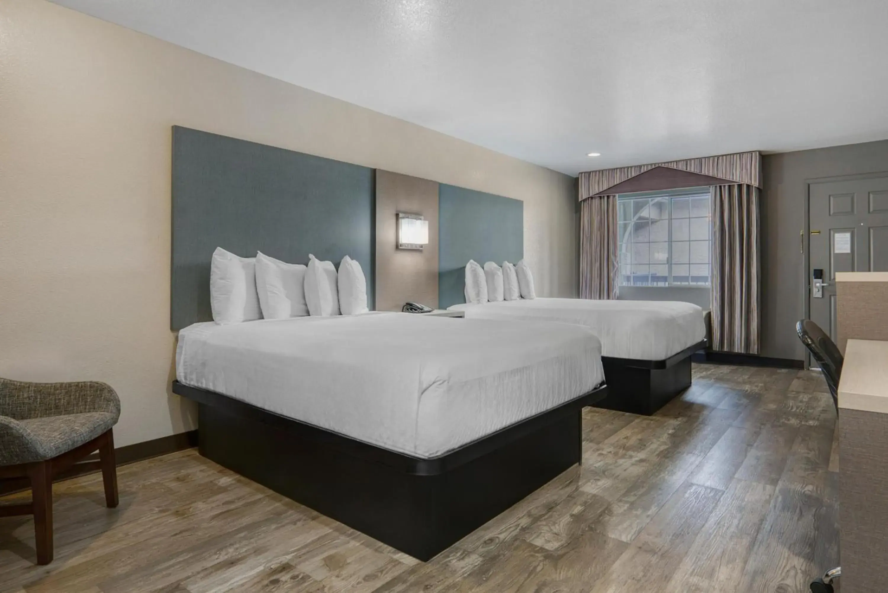 Queen Room with Two Queen Beds - Non-Smoking in SureStay Hotel by Best Western Ukiah Queen Room with Two Queen Beds - Non-Smoking in SureStay Hotel by Best Western Ukiah