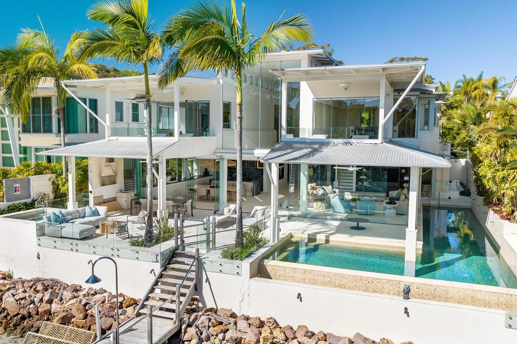 Iluka, Luxurious Riverfront Retreat