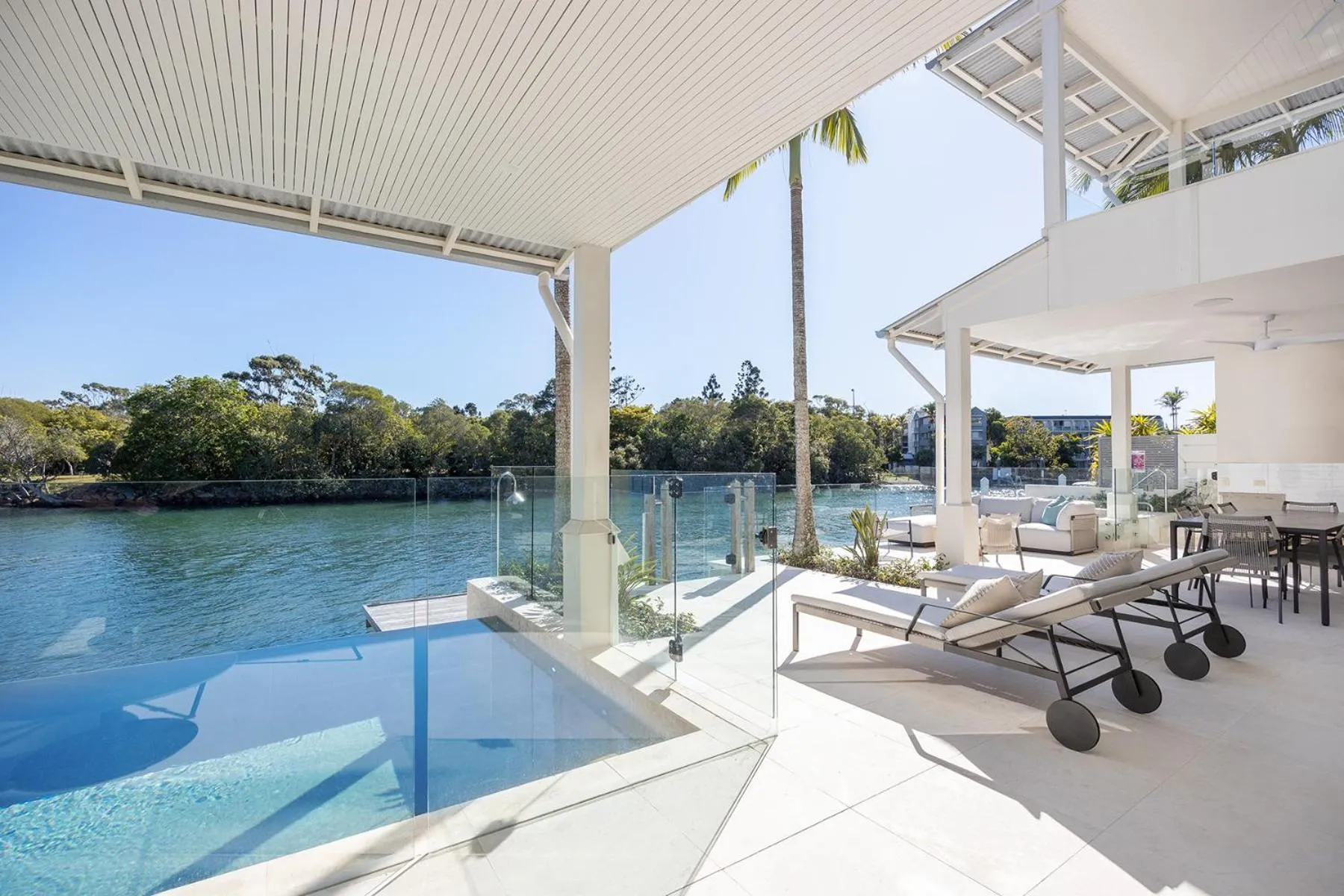 Iluka, Luxurious Riverfront Retreat