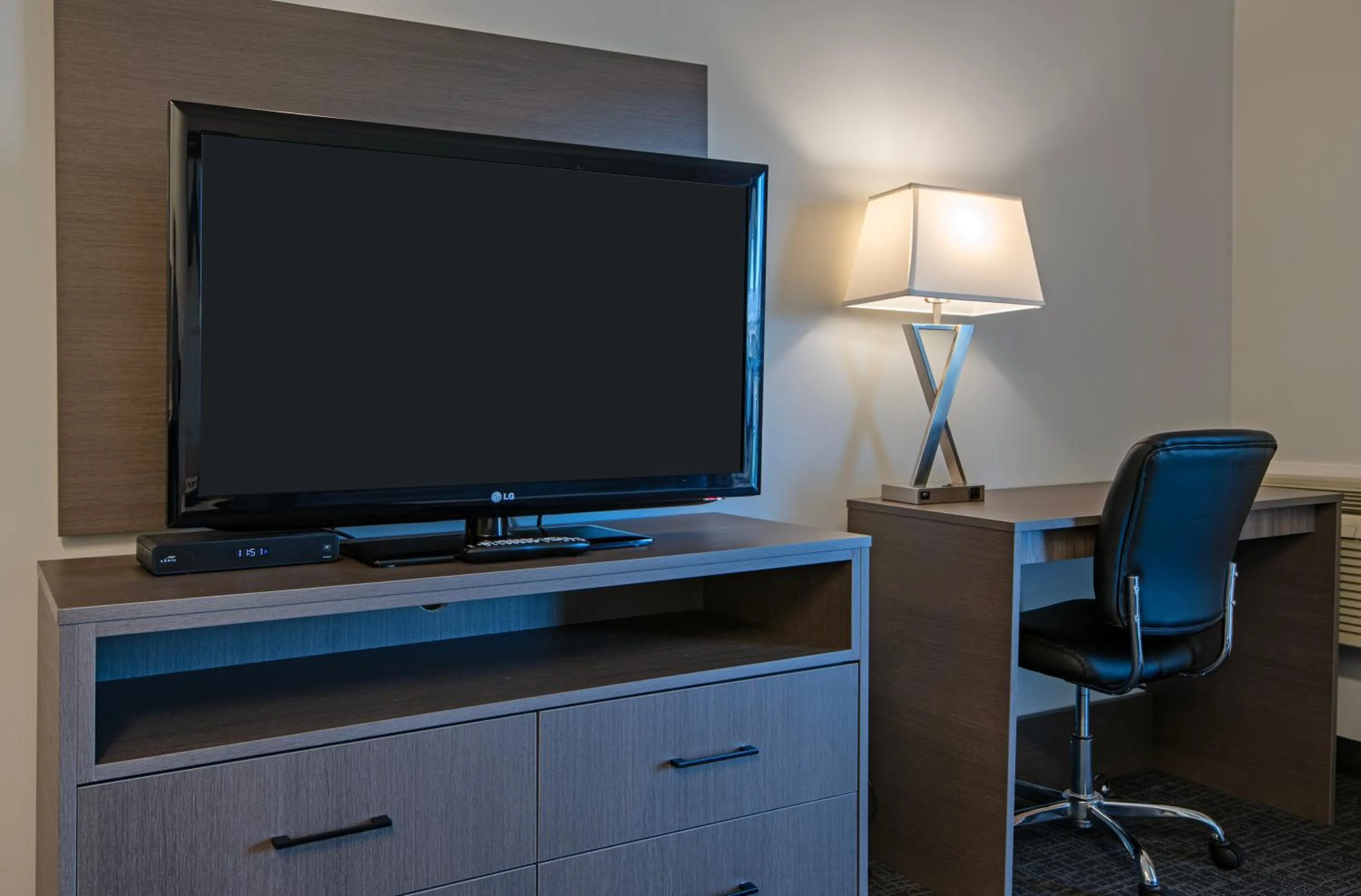 Riverland Inn & Suites