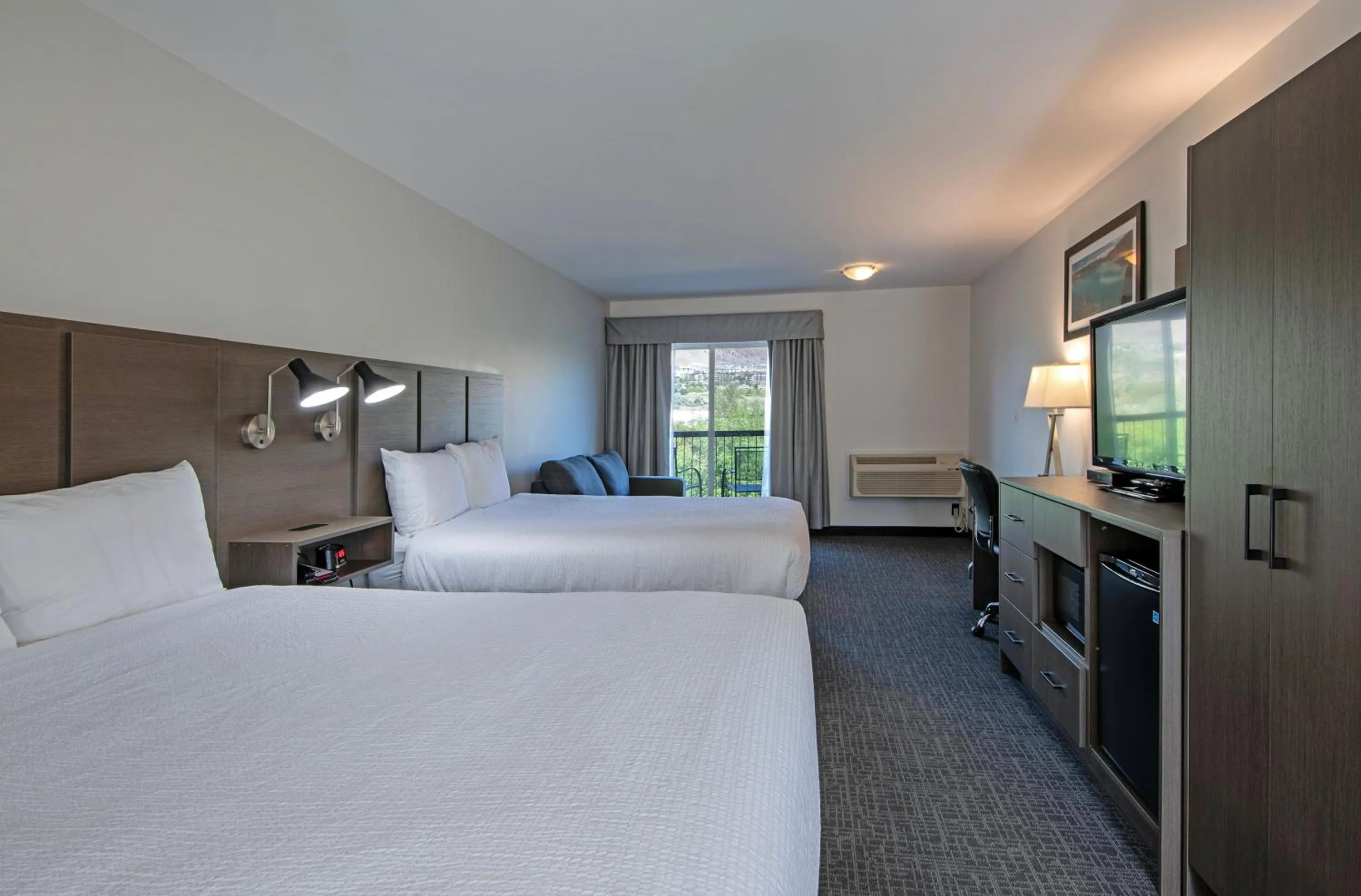 Bed in Riverland Inn & Suites