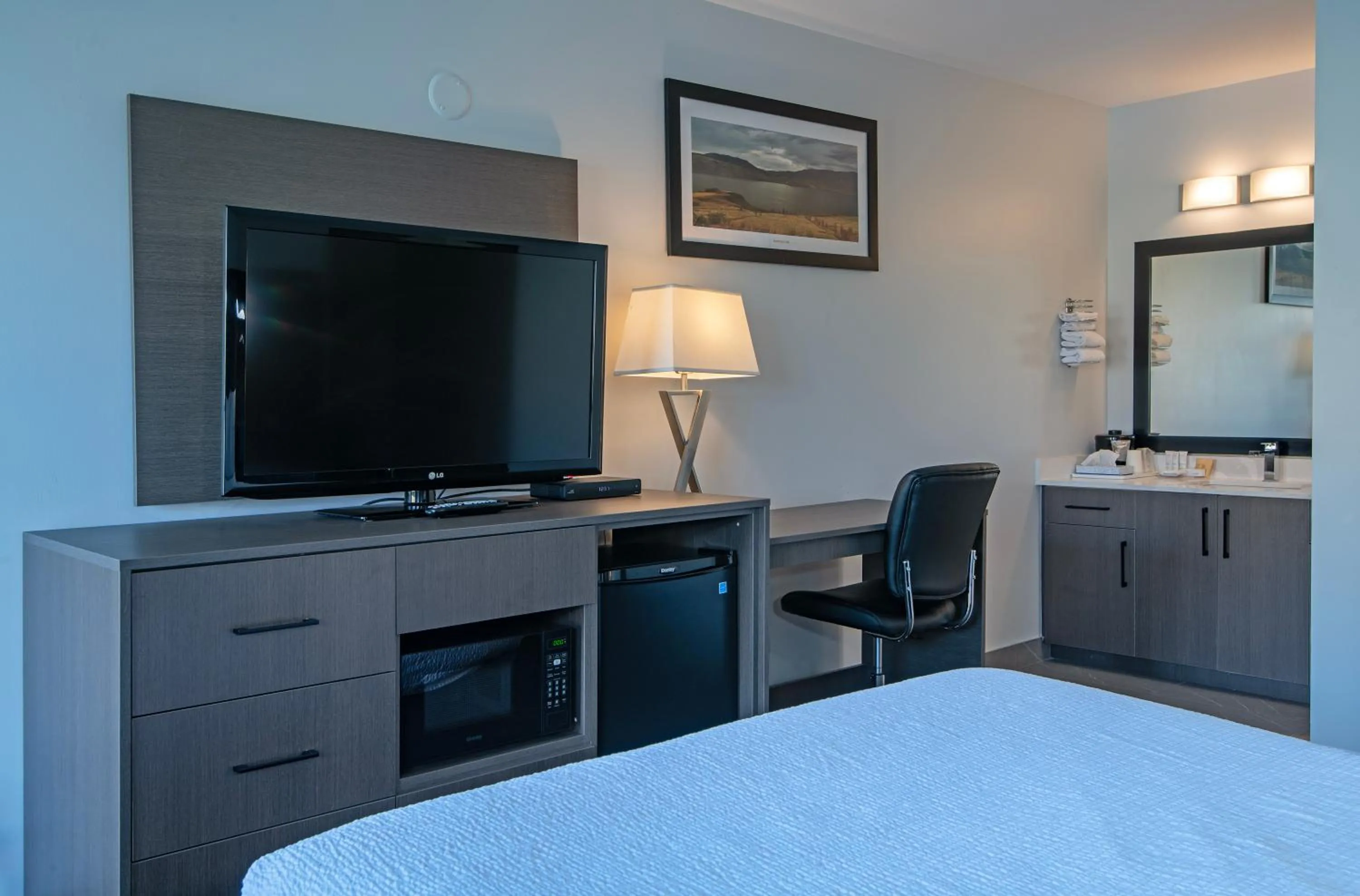 Bed in Riverland Inn & Suites