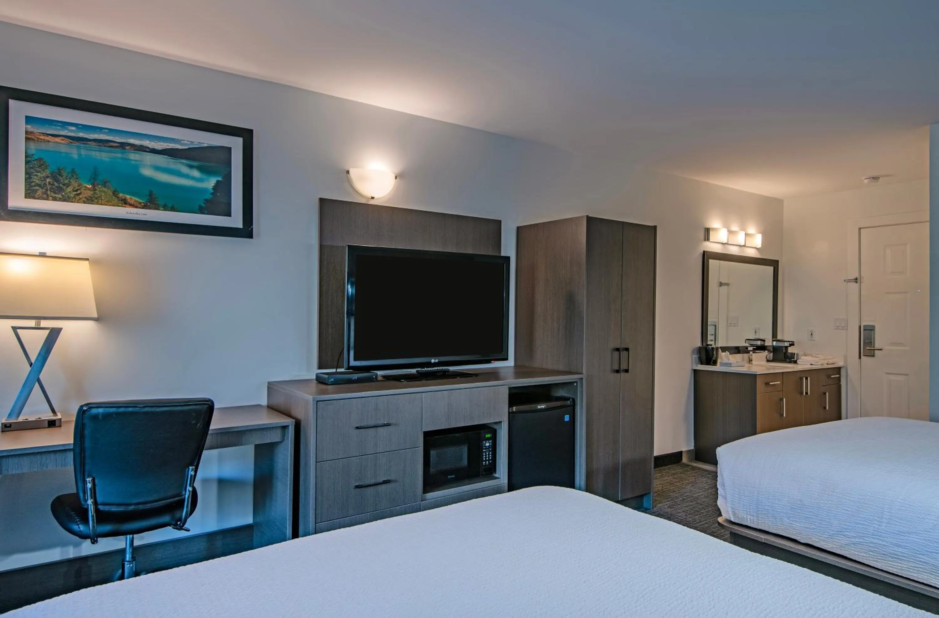 Bed in Riverland Inn & Suites