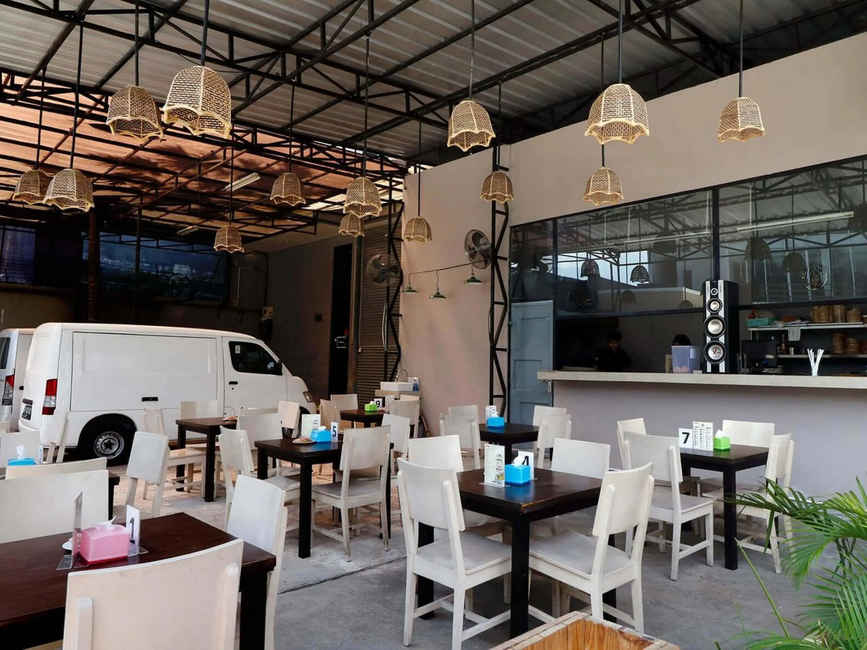 Seating area in RedDoorz Plus @ Kapuk Business Park Seating area in RedDoorz Plus @ Kapuk Business Park