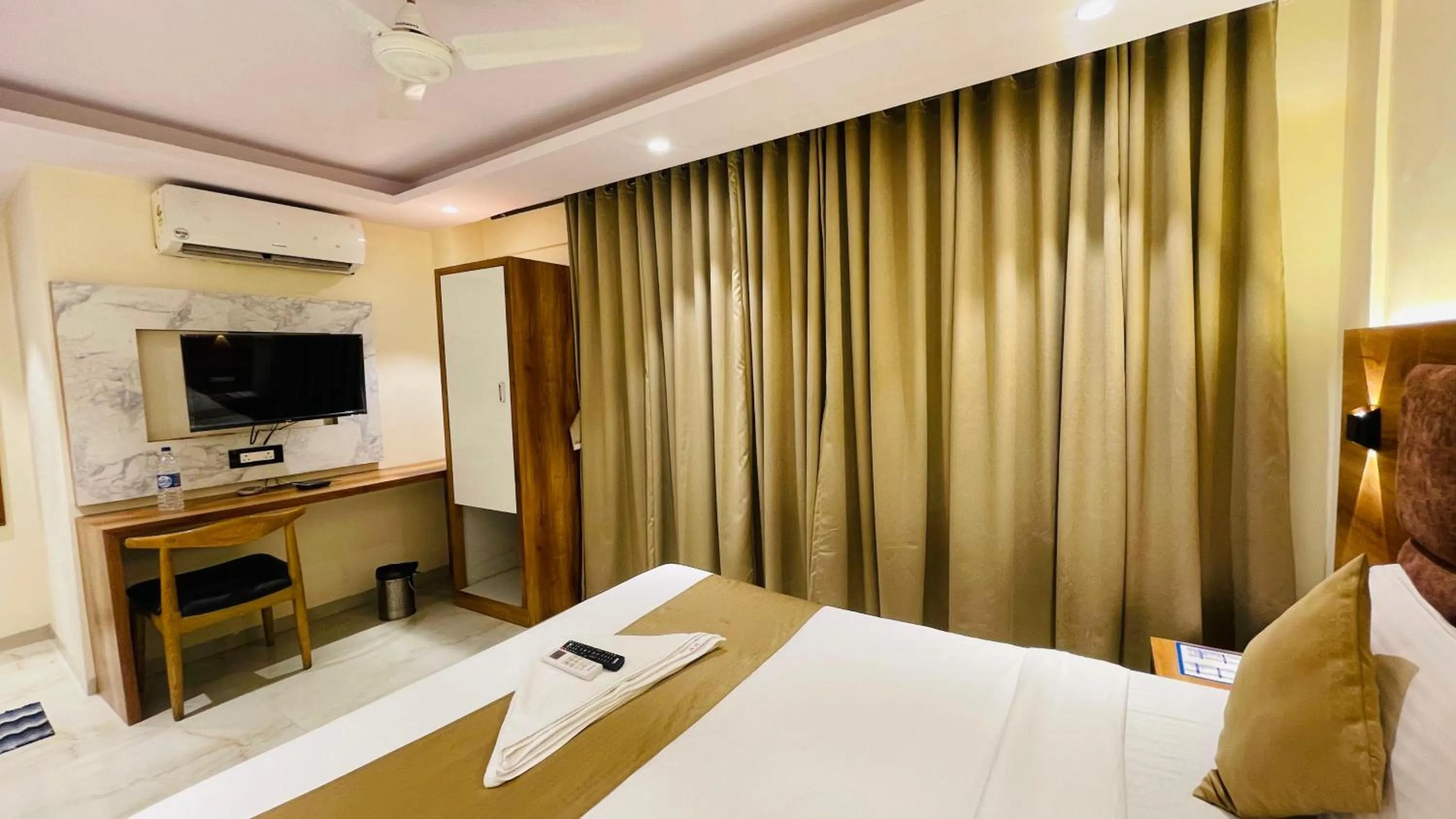 Bed in Hotel Arma Residency