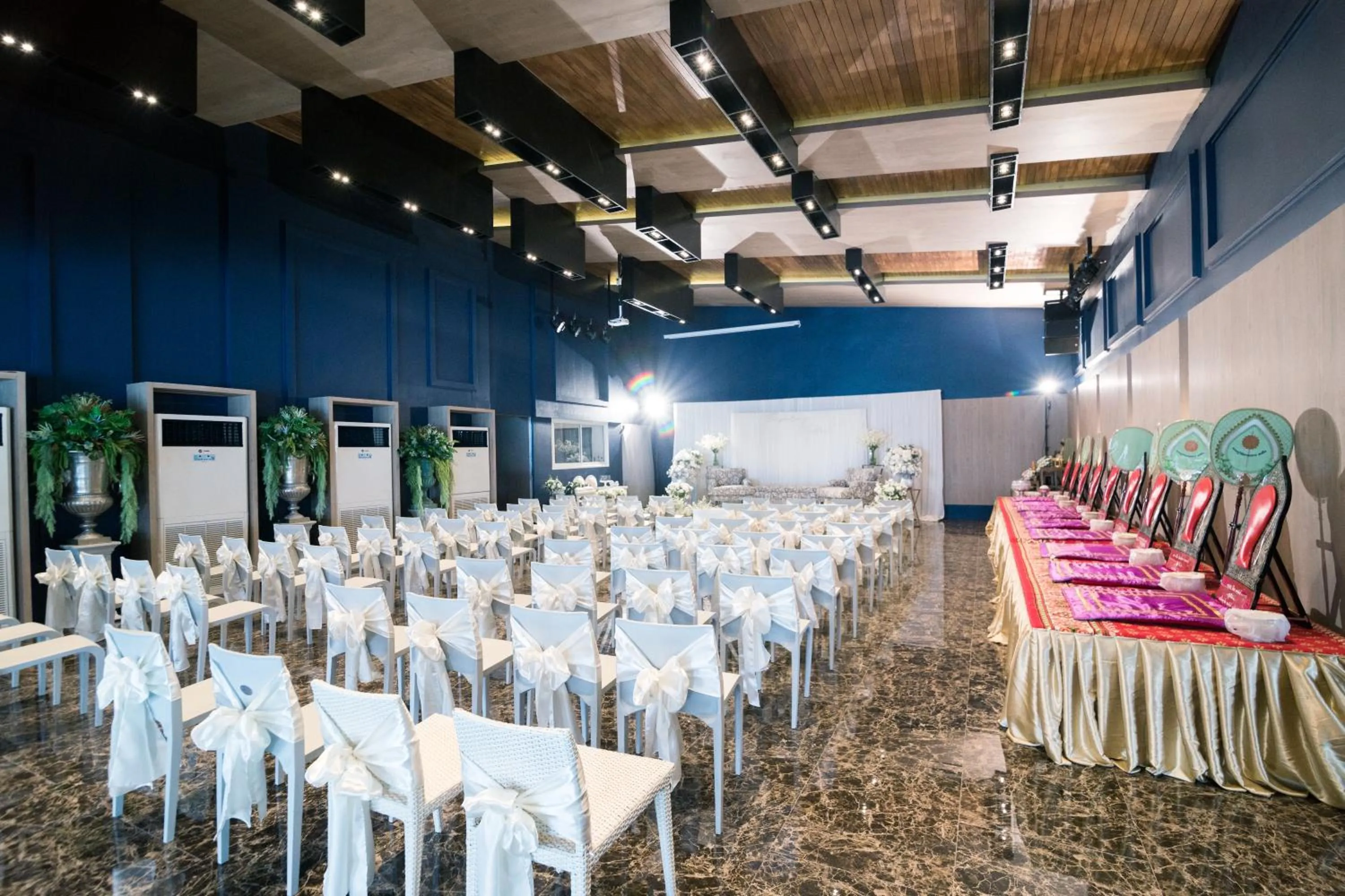 Restaurant/places to eat in Samed Grandview Resort