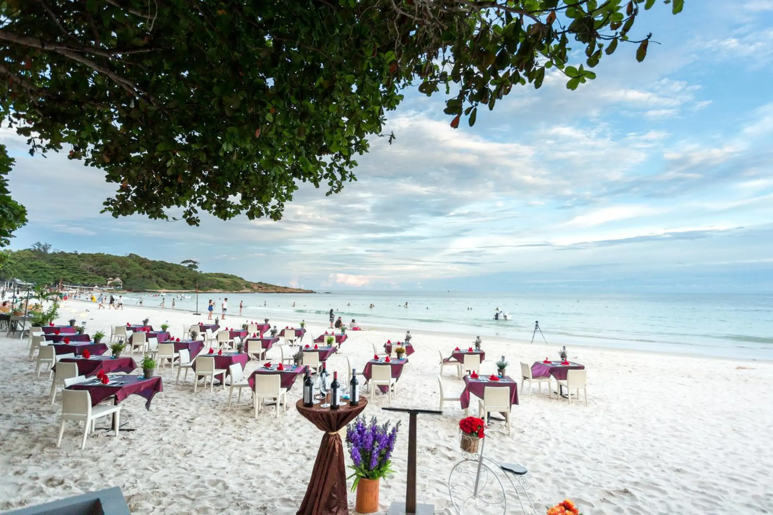 Restaurant/places to eat in Samed Grandview Resort Restaurant/places to eat in Samed Grandview Resort