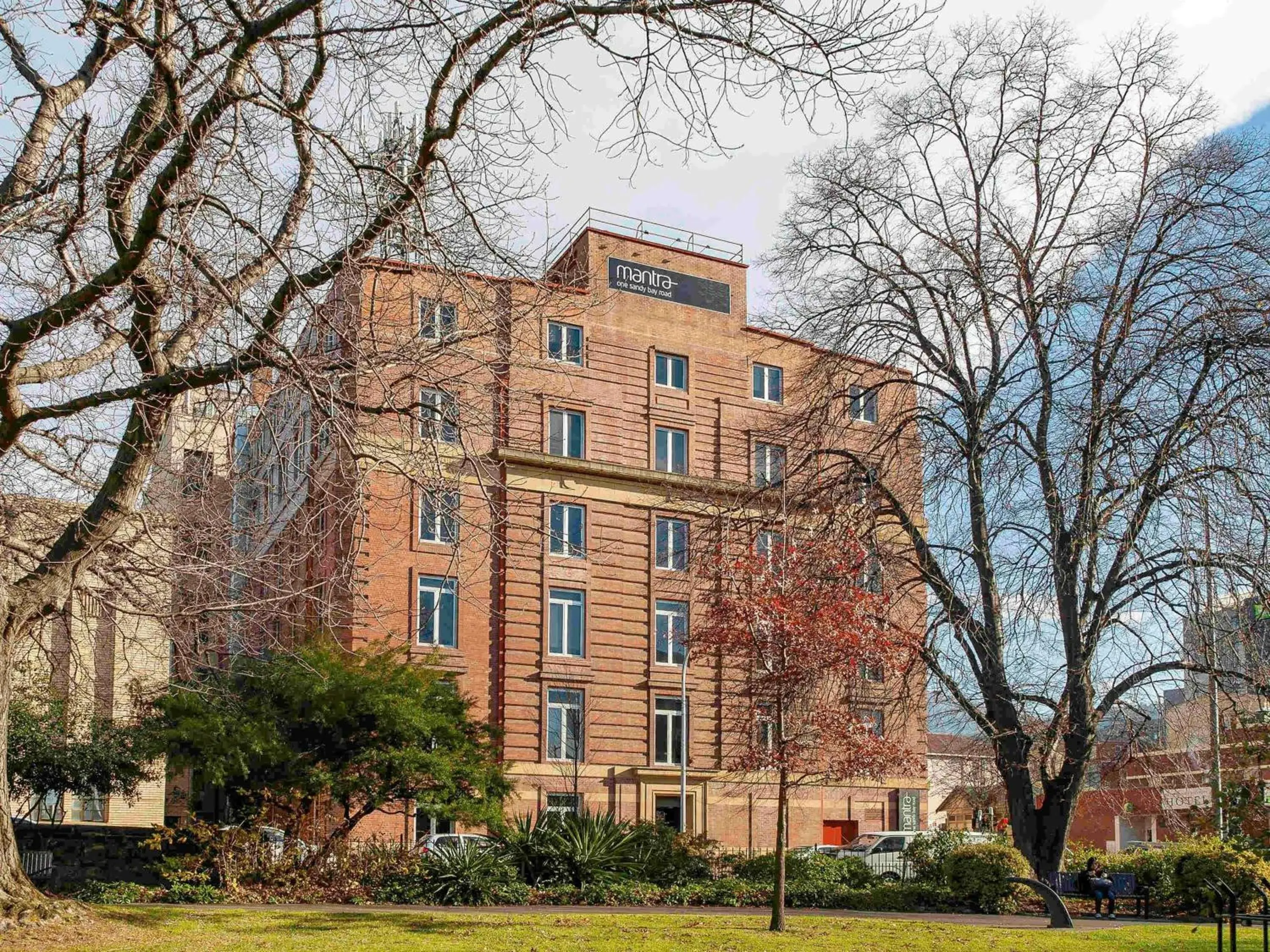 Property building in Mantra One Sandy Bay Road Property building in Mantra One Sandy Bay Road