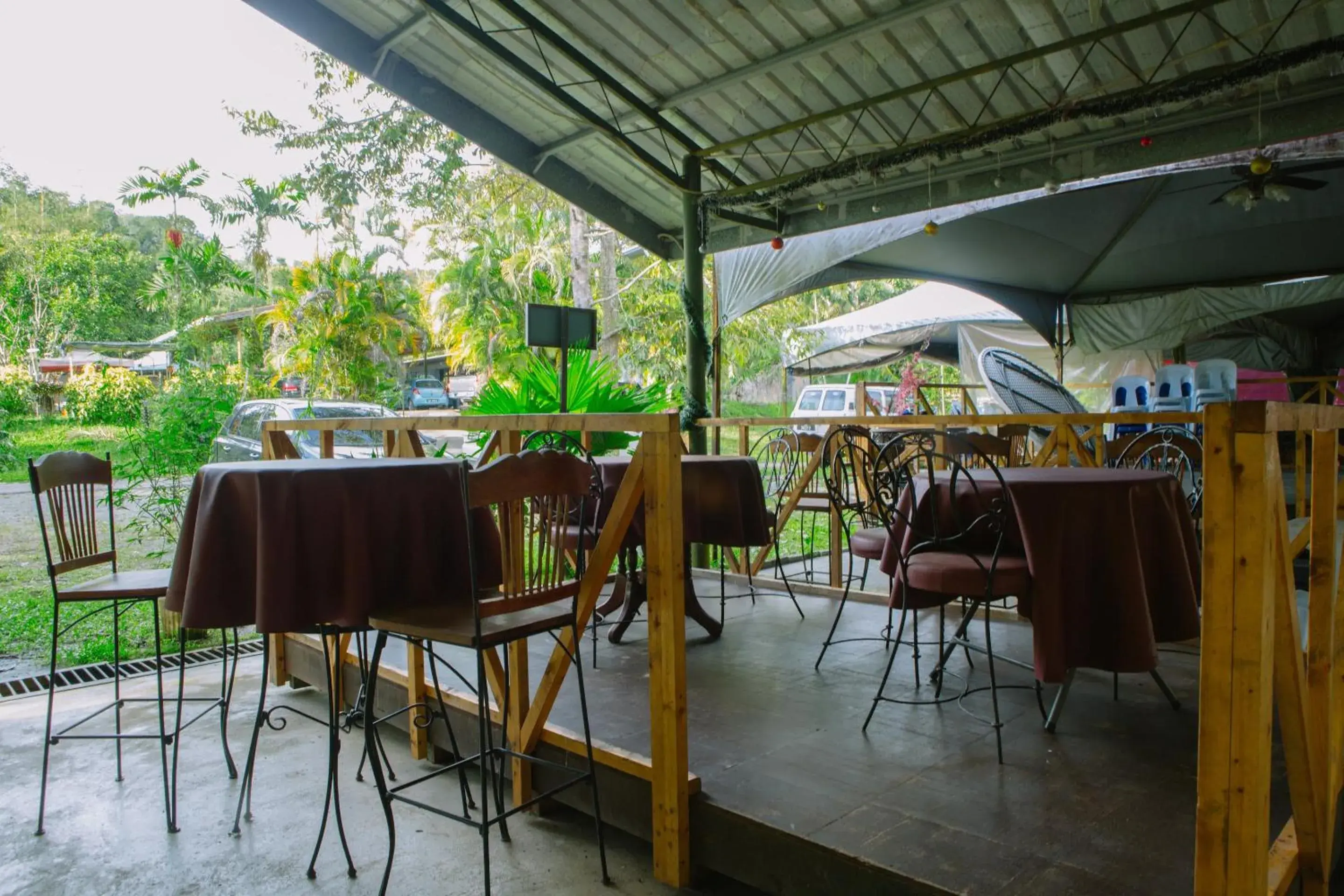 Restaurant/Places to Eat in The 7 Lodge Tambunan