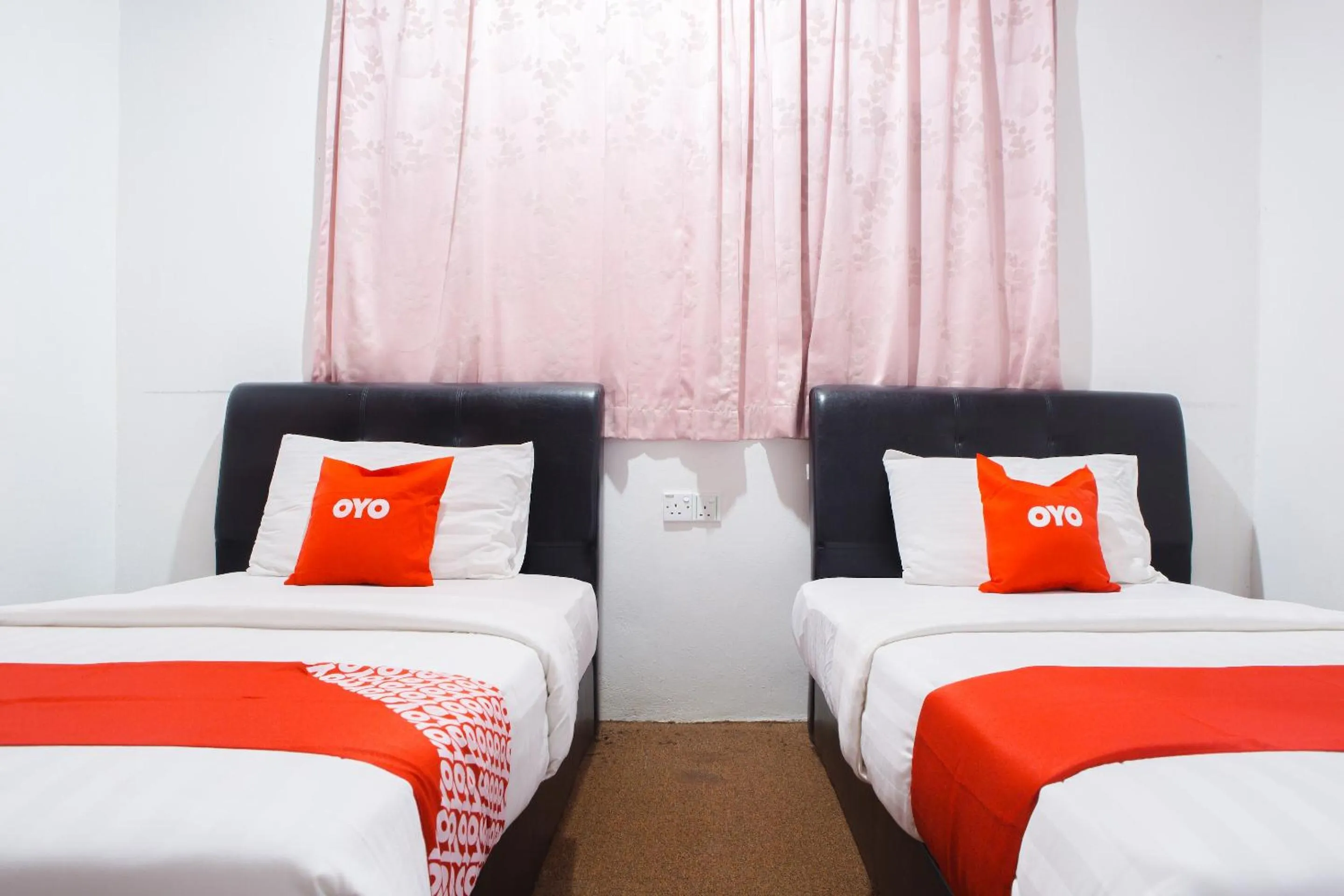 Bedroom, Bed in Hotel O The 7 Lodge Tambunan