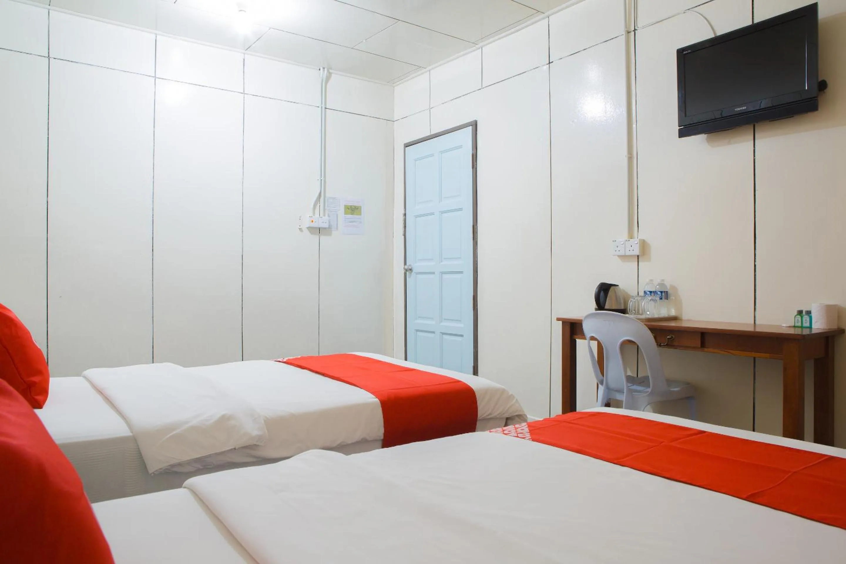 Bedroom, Bed in Hotel O The 7 Lodge Tambunan