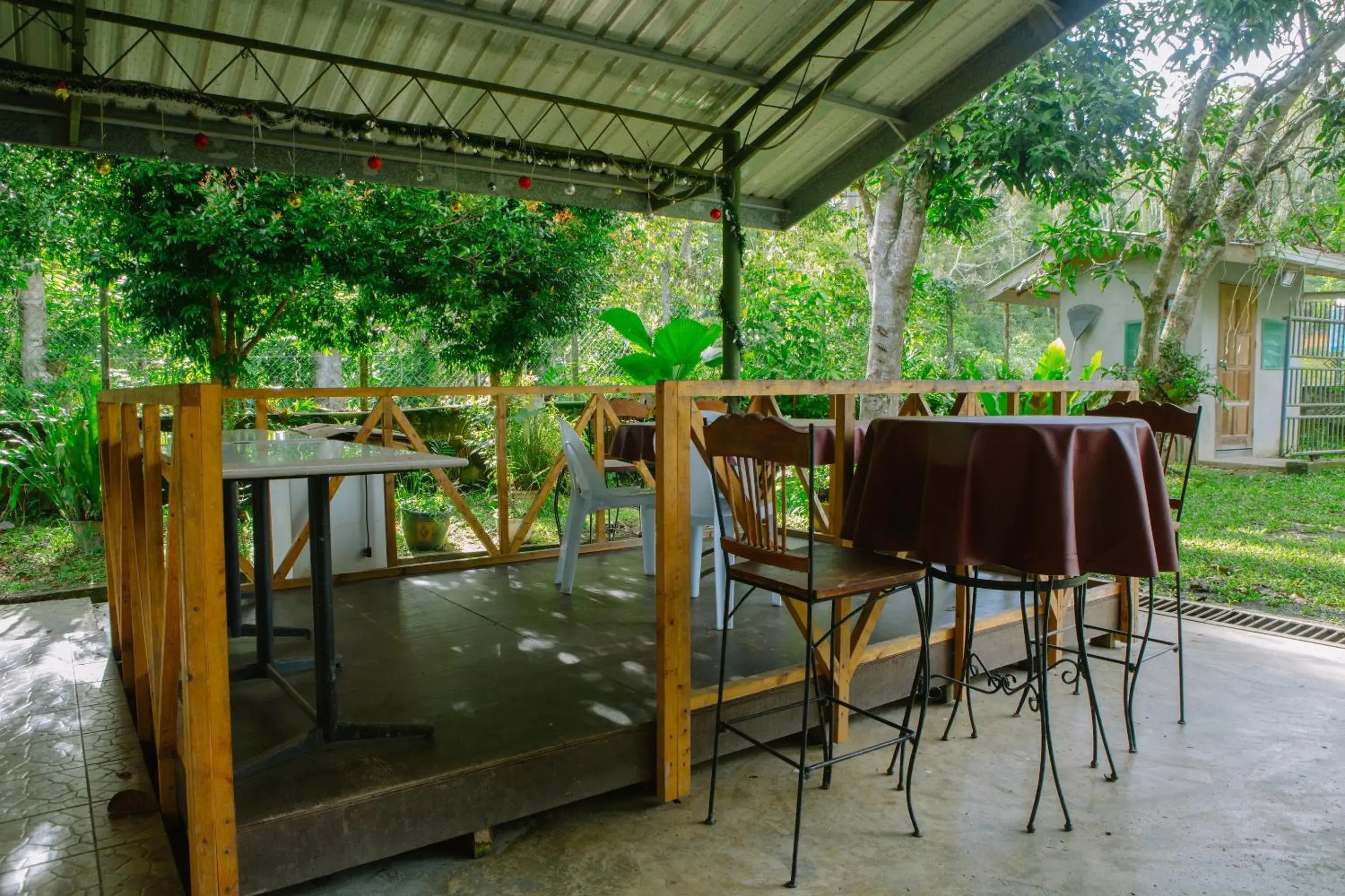 Restaurant/Places to Eat in The 7 Lodge Tambunan