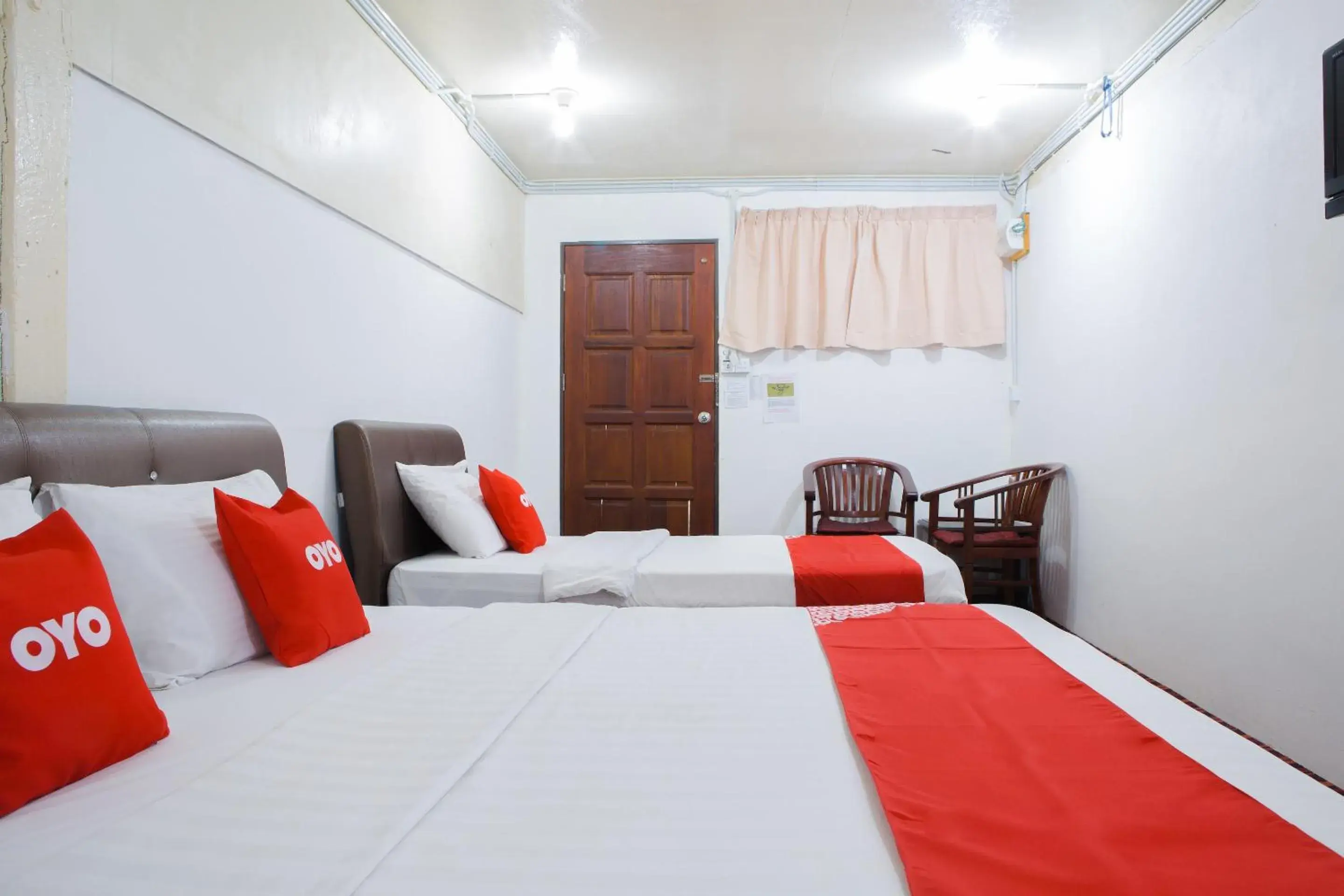 Bedroom, Bed in The 7 Lodge Tambunan