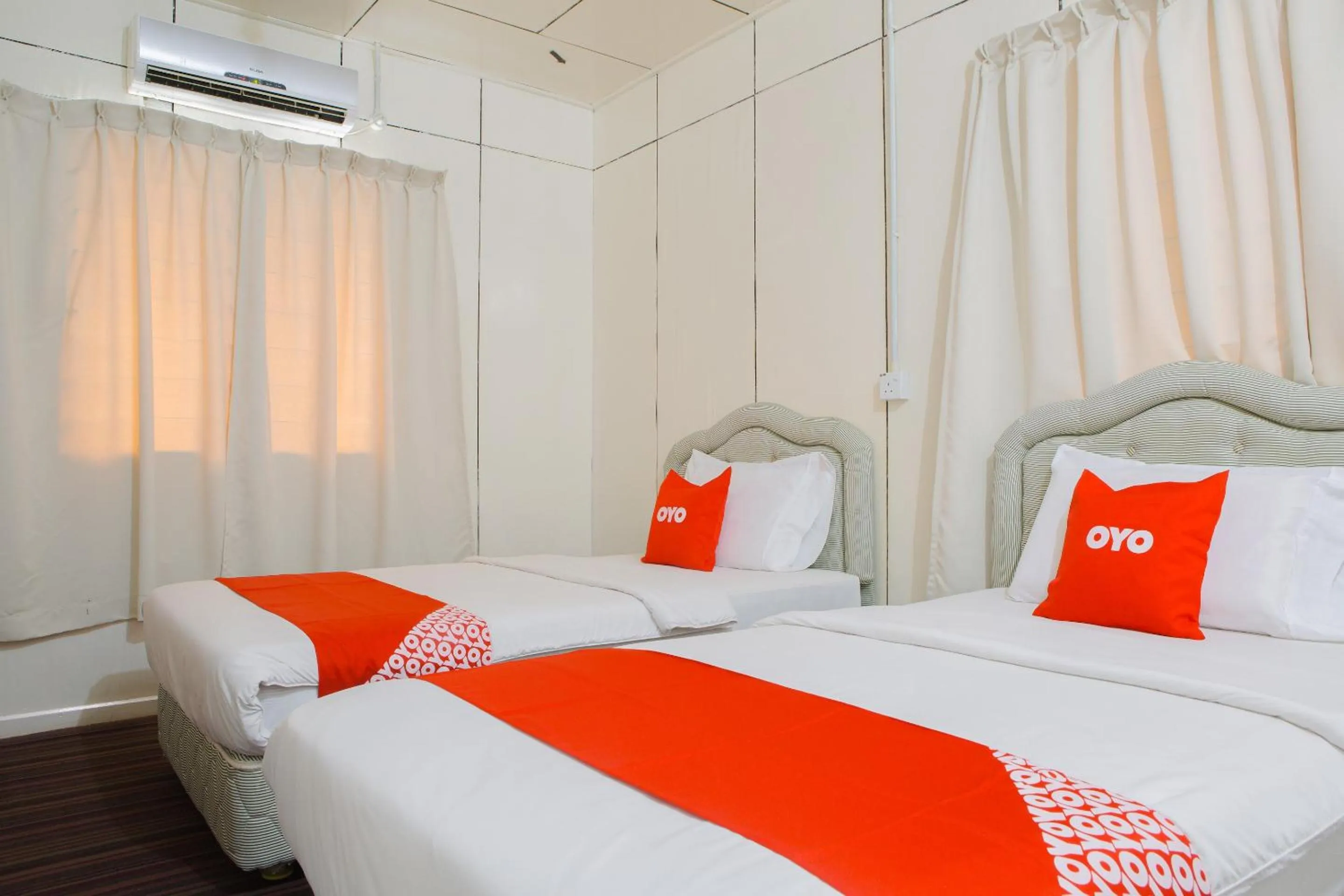 Bedroom, Bed in Hotel O The 7 Lodge Tambunan