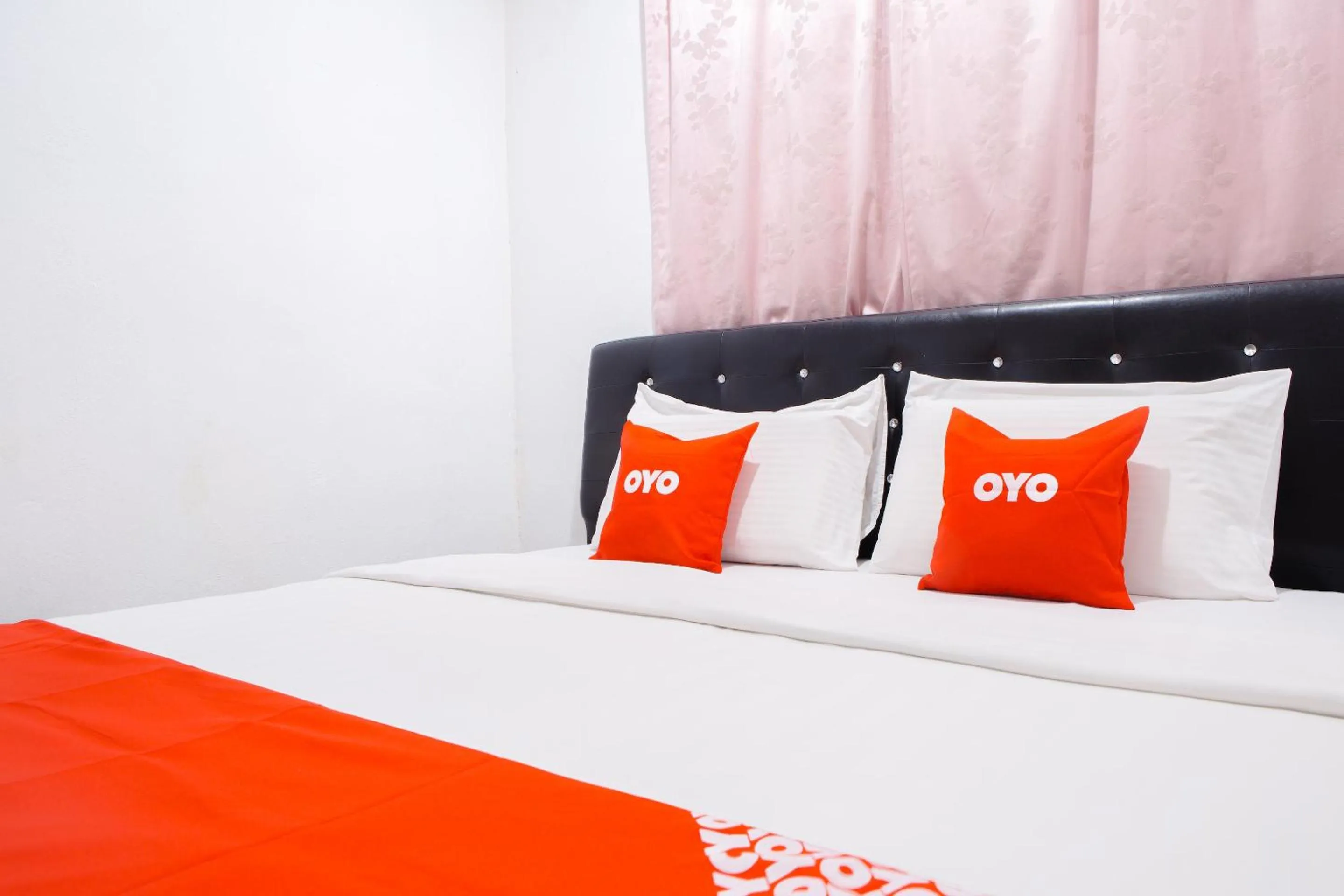 Bedroom, Bed in Hotel O The 7 Lodge Tambunan