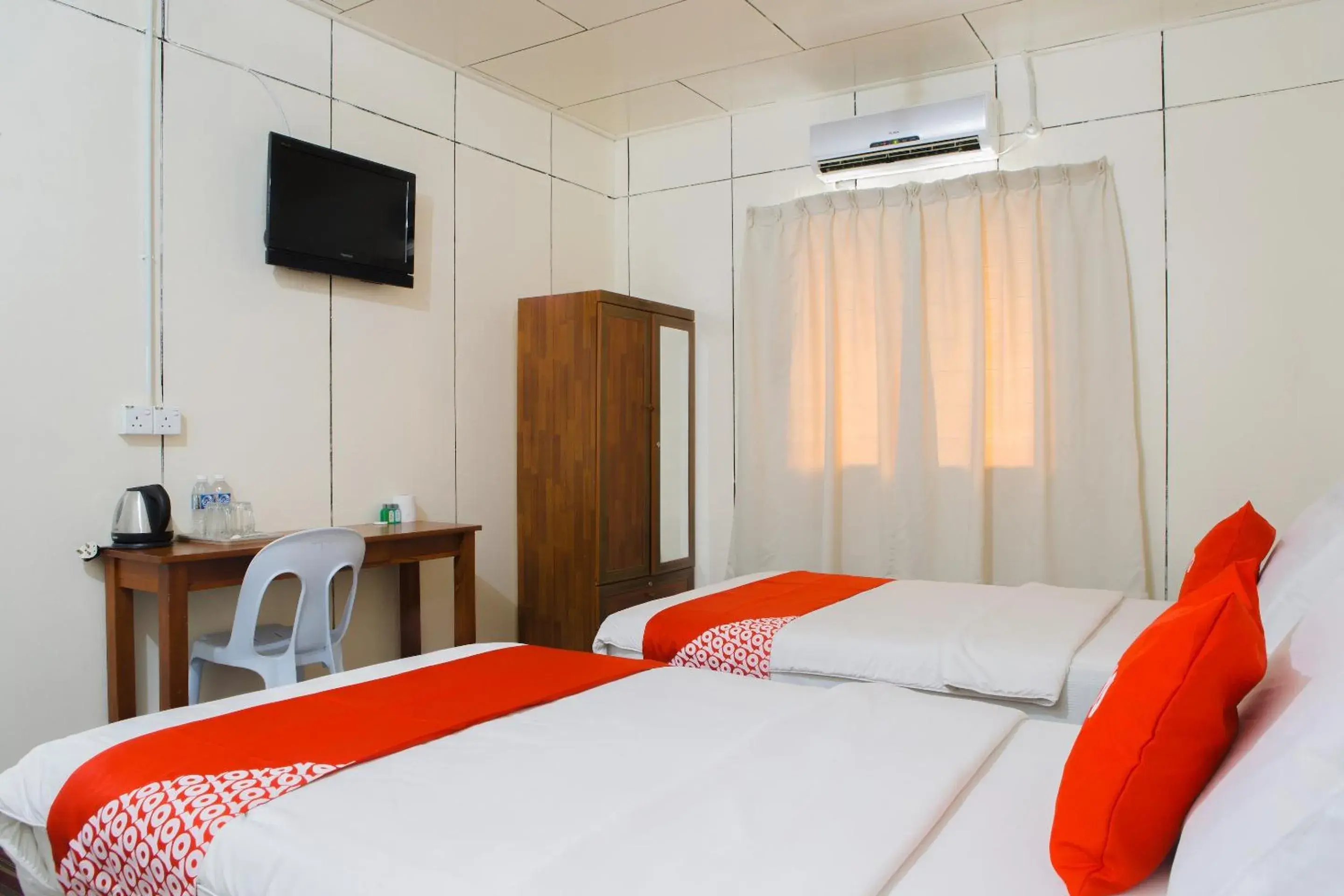 Bedroom, Bed in The 7 Lodge Tambunan