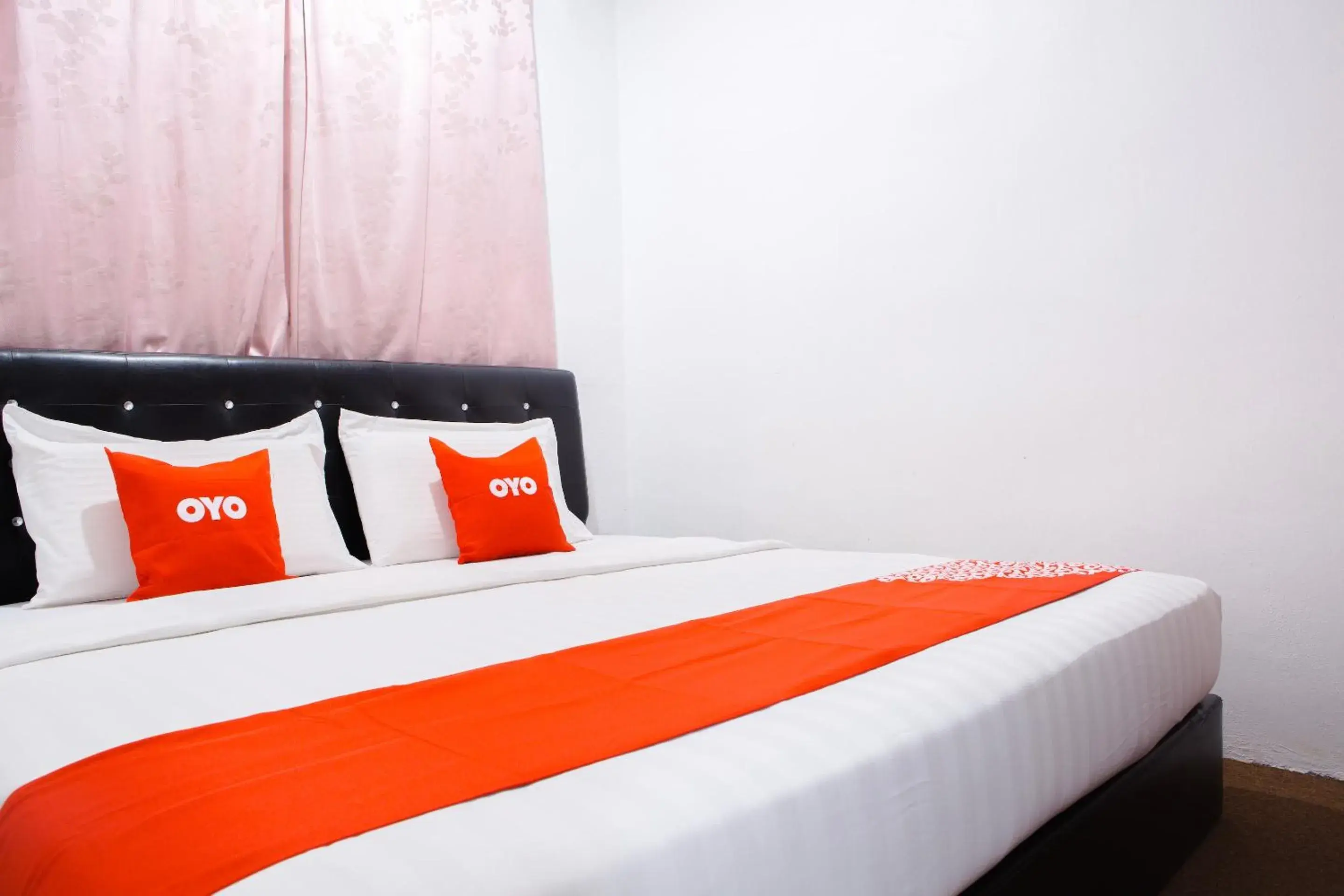 Bedroom, Bed in The 7 Lodge Tambunan