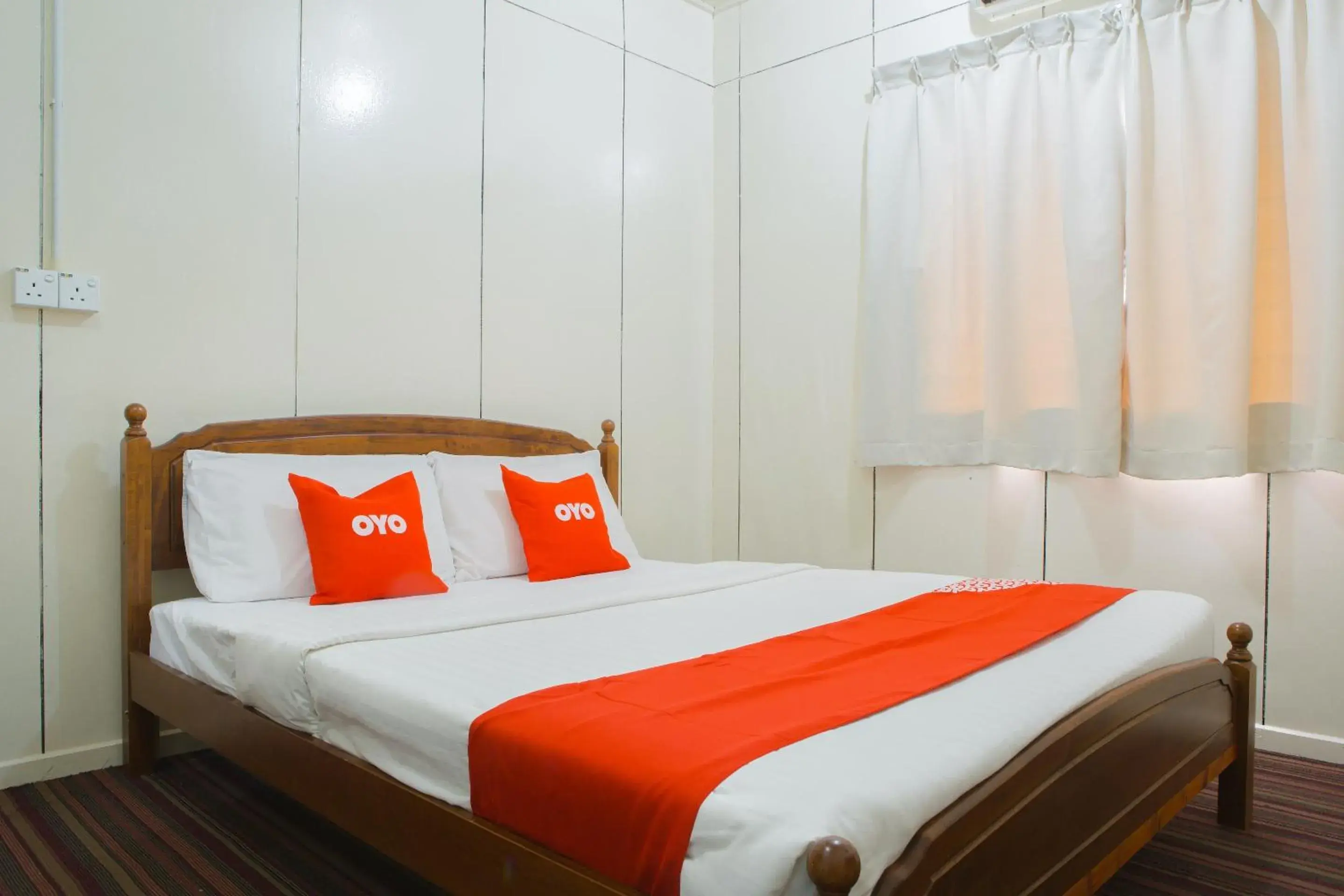 Bedroom, Bed in The 7 Lodge Tambunan