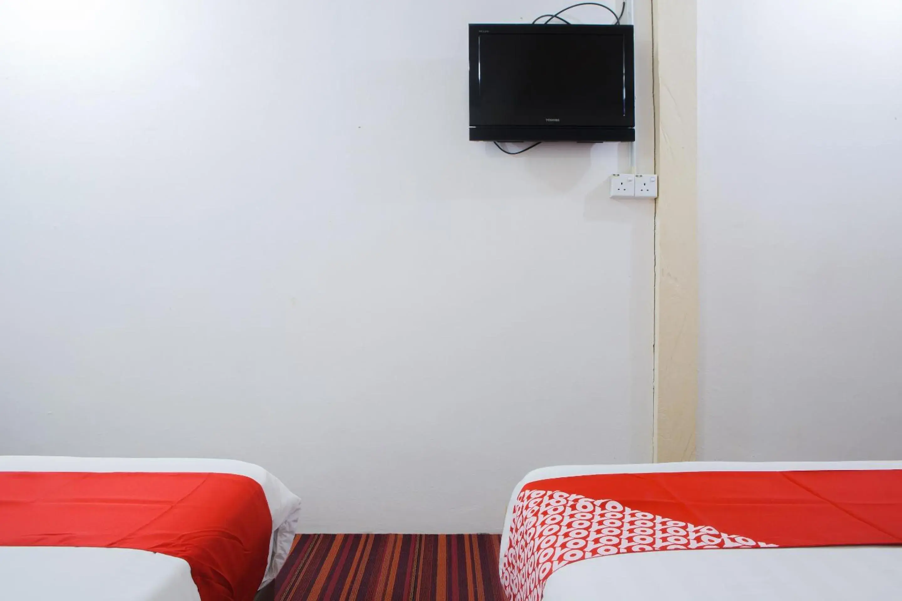 Bedroom, TV/Entertainment Center in The 7 Lodge Tambunan