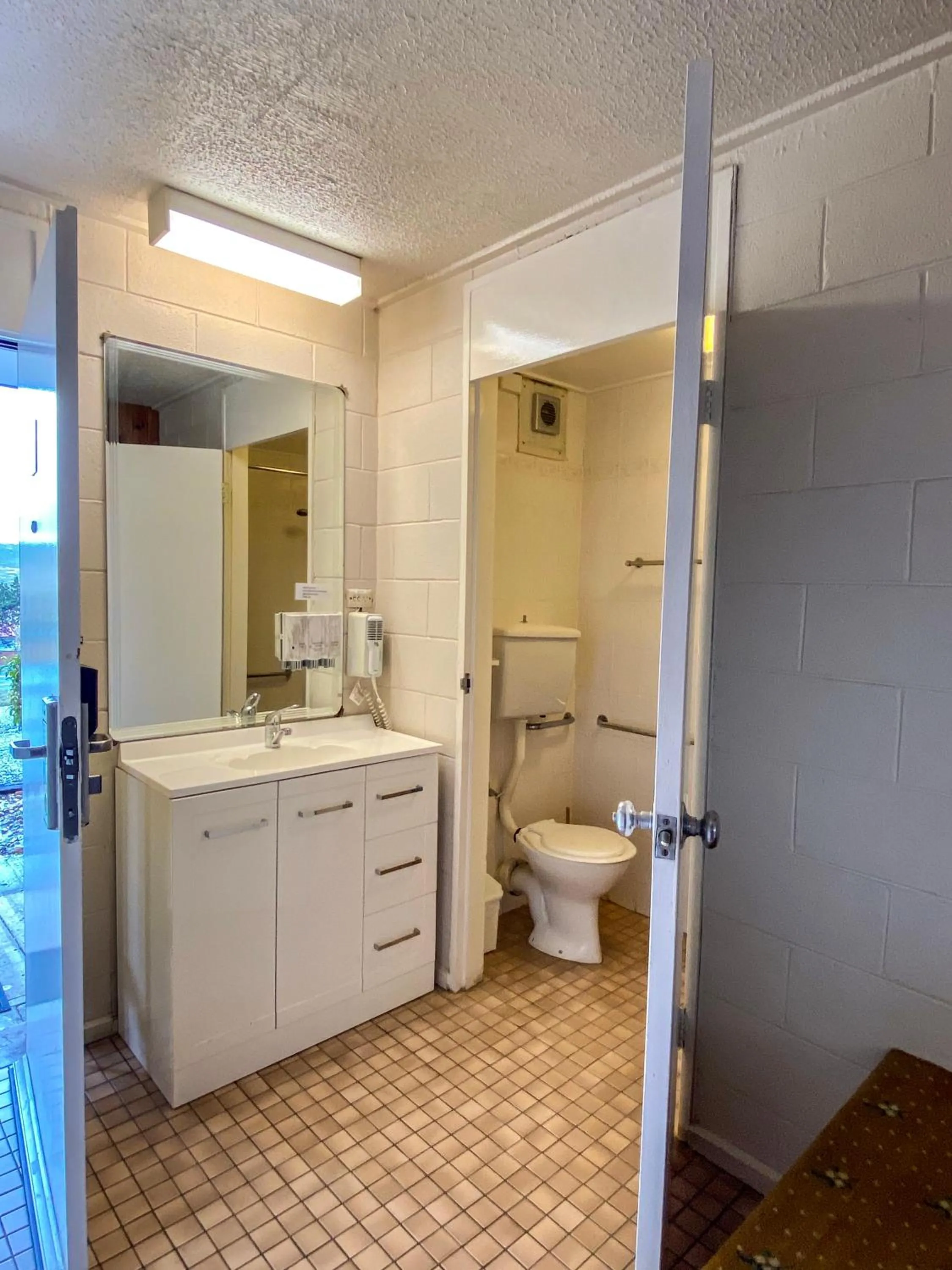 Bathroom in Snow Season Motor Inn