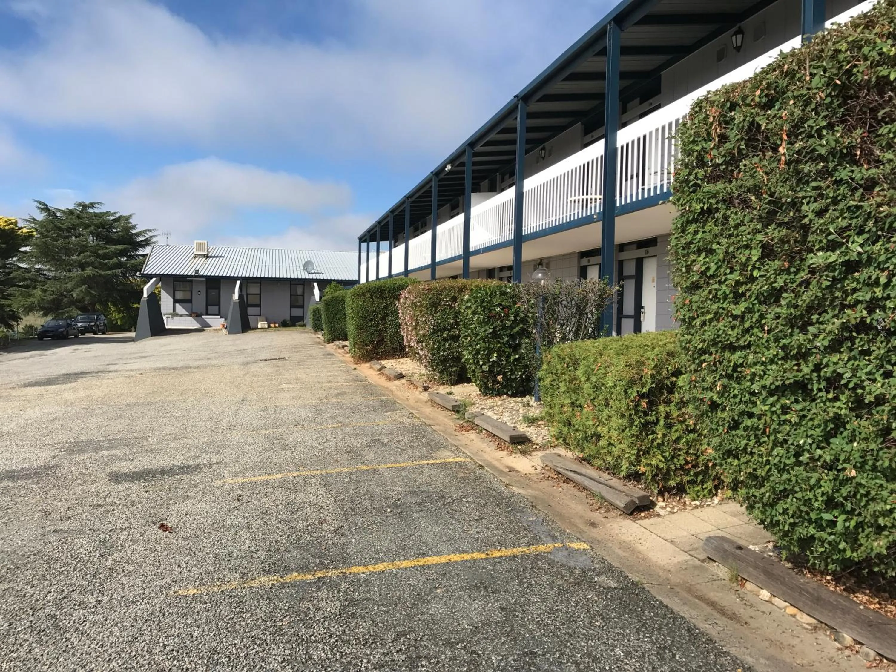 Property building in Snow Season Motor Inn