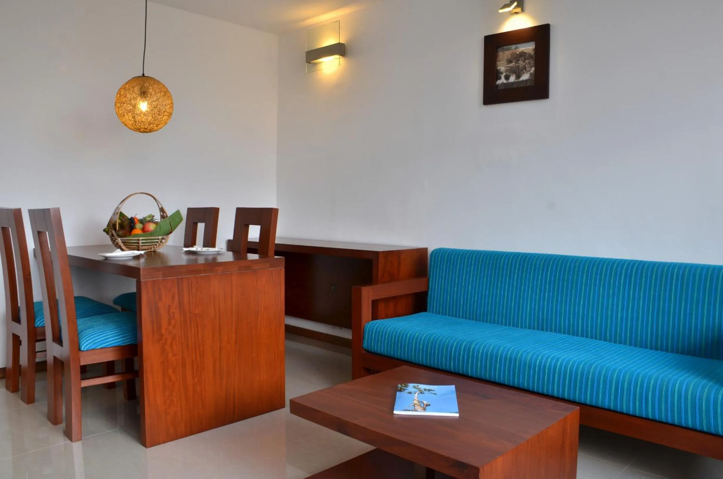 Seating area in Hotel Topaz