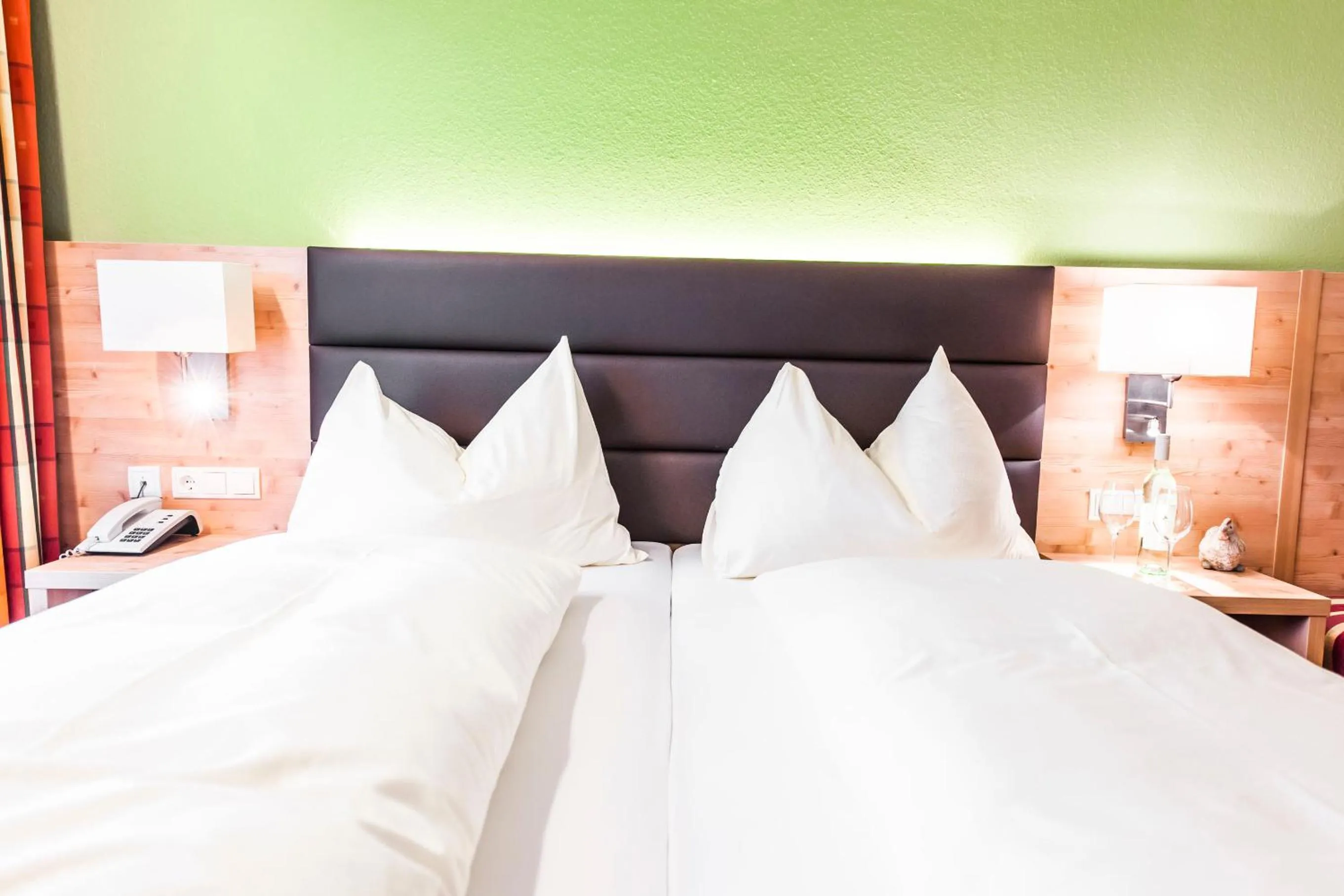 Bed in Hotel Rössl-Dependance Neue Post