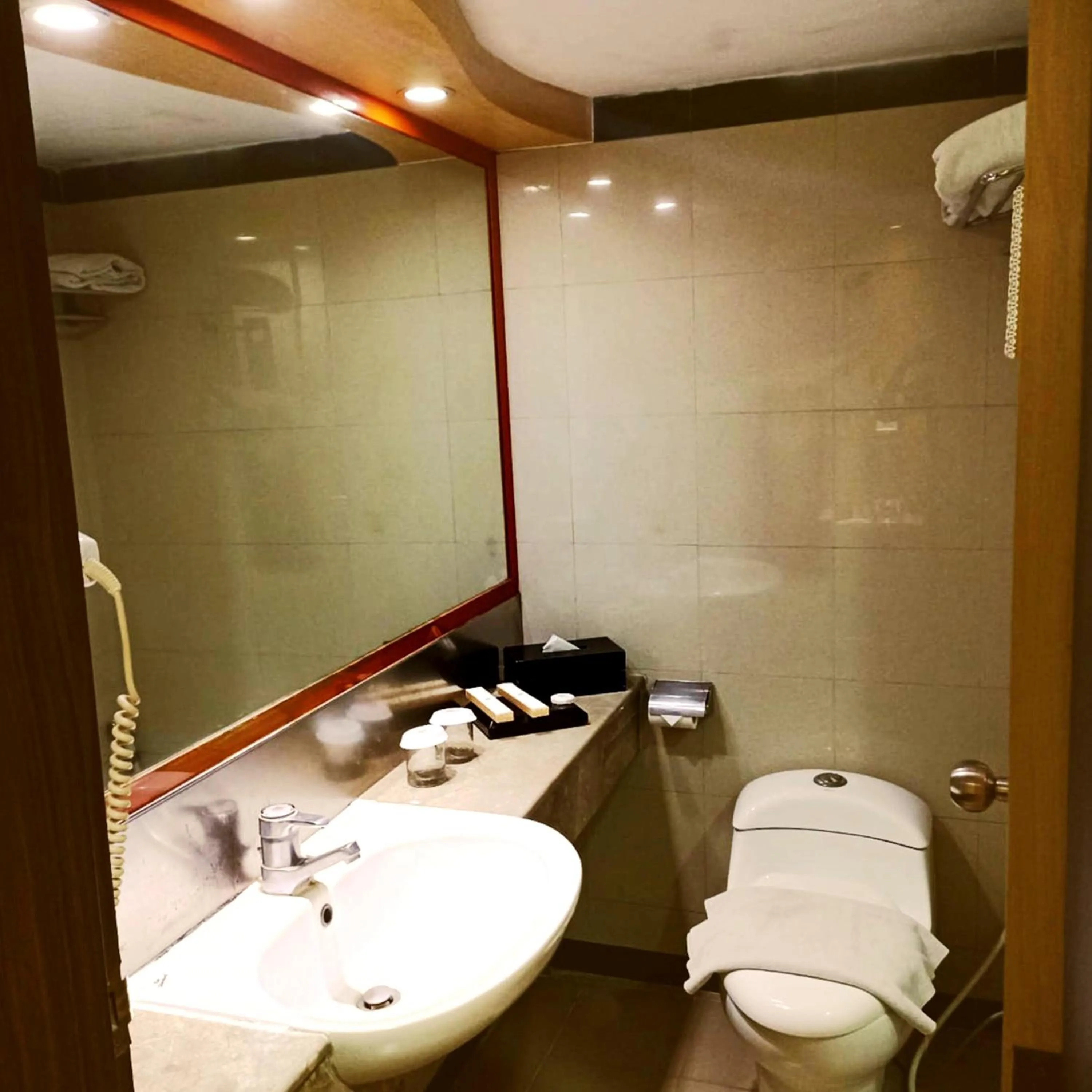Bathroom in Tamarin Hotel Jakarta manage by Vib Hospitality Management