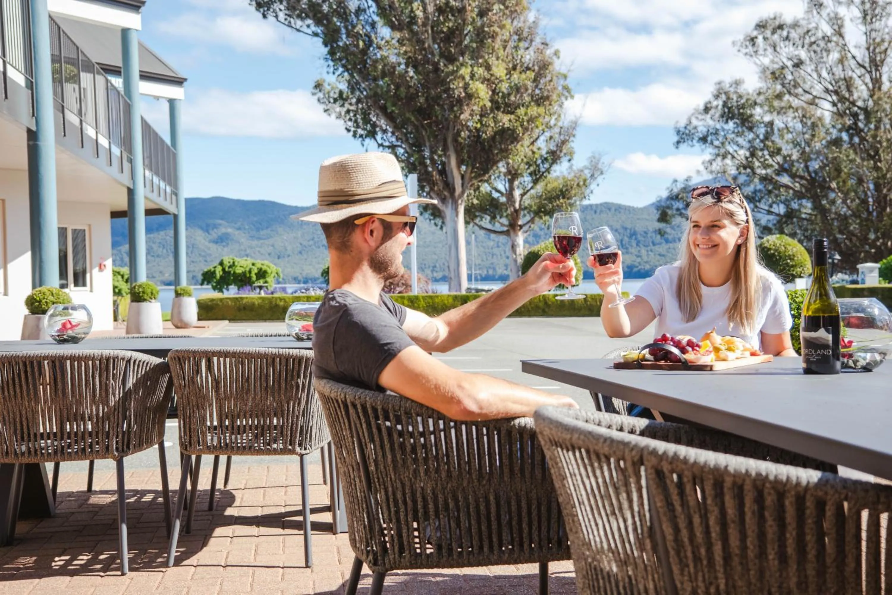 Food and drinks in Radfords on the Lake