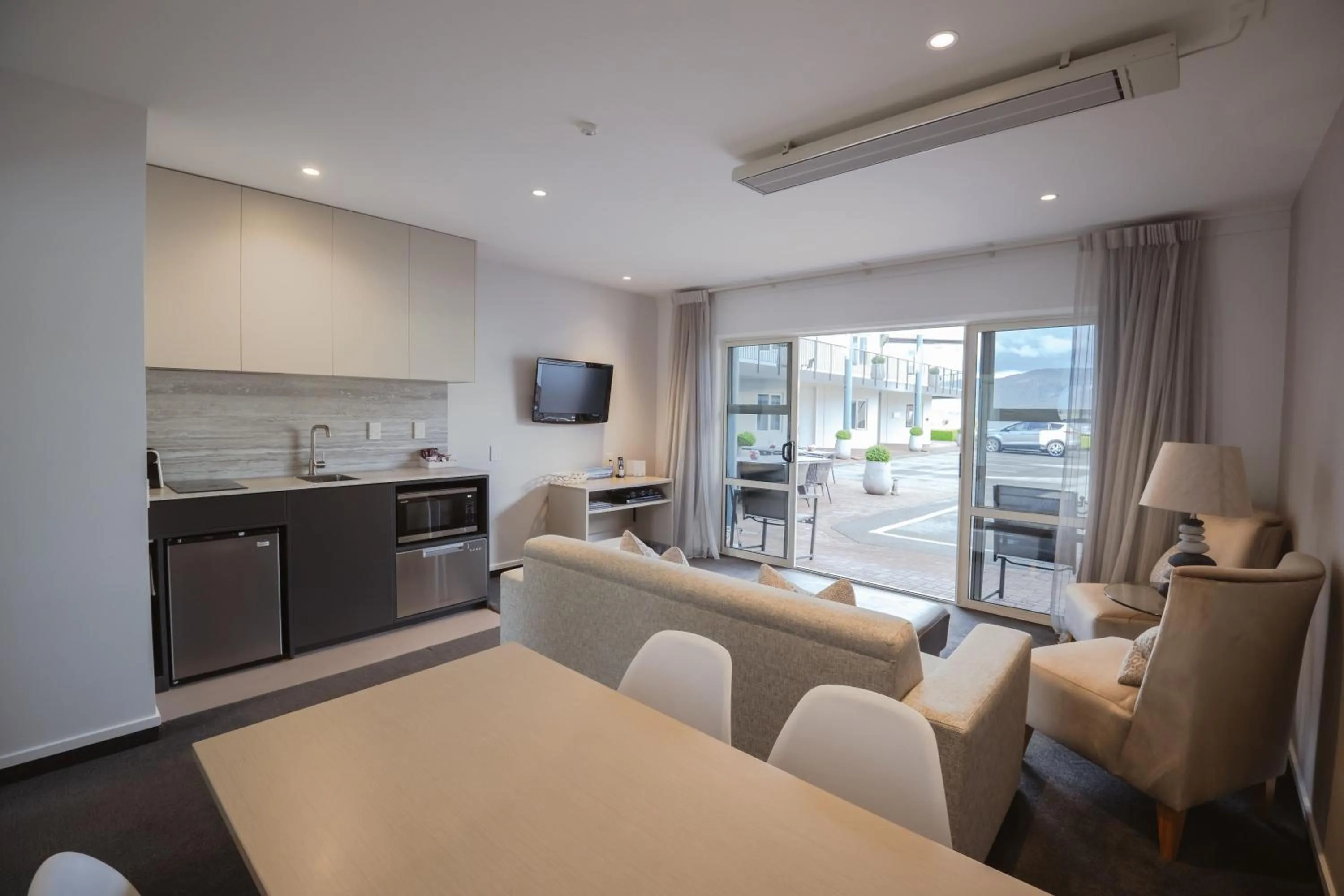 Kitchen or kitchenette in Radfords on the Lake