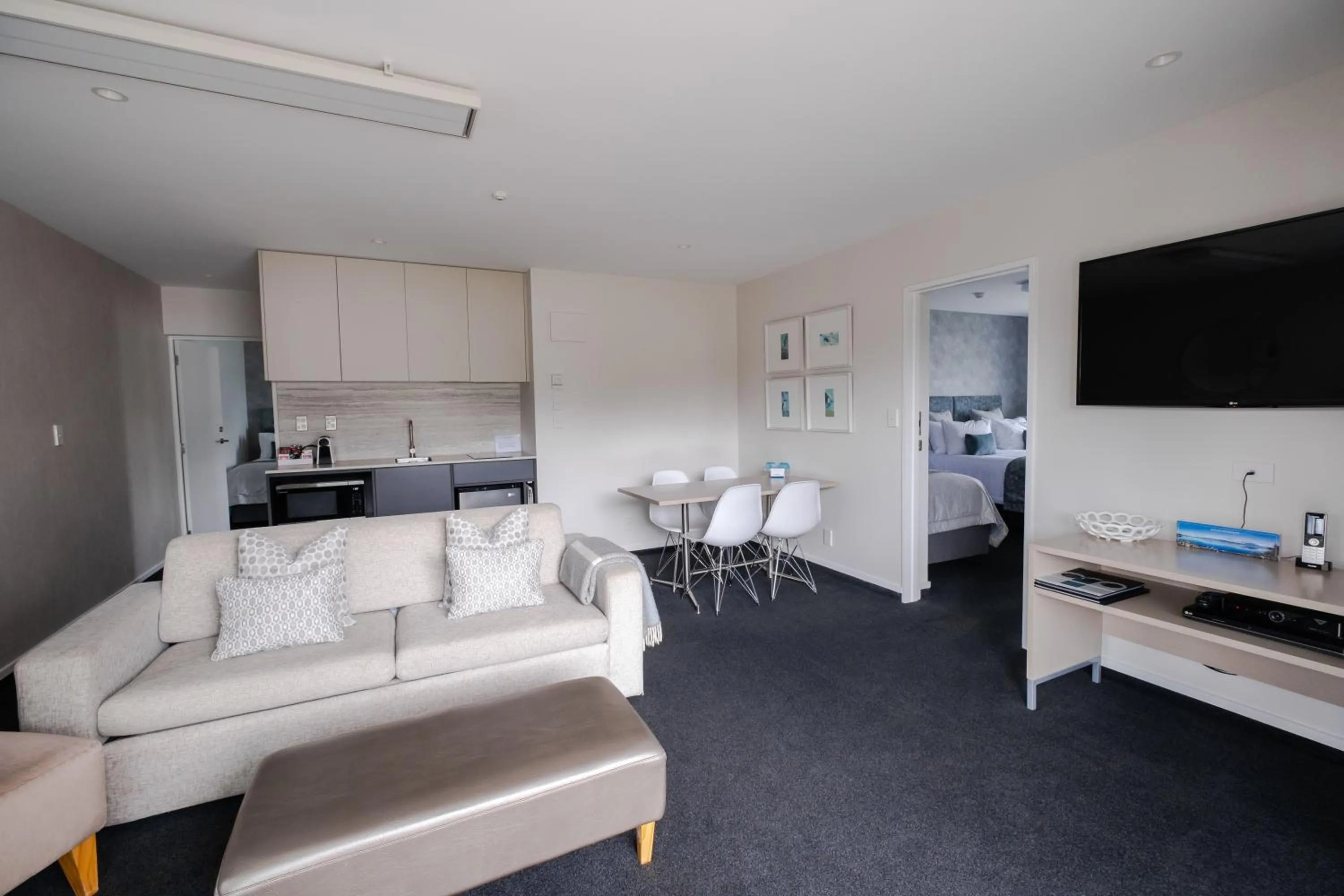 TV and multimedia in Radfords on the Lake