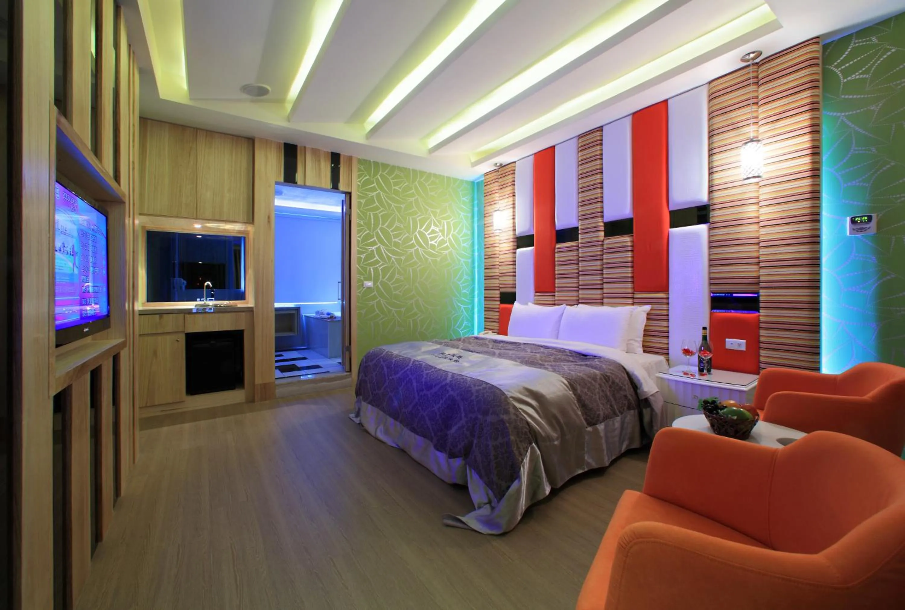 Bed in Roman Vacation Motel