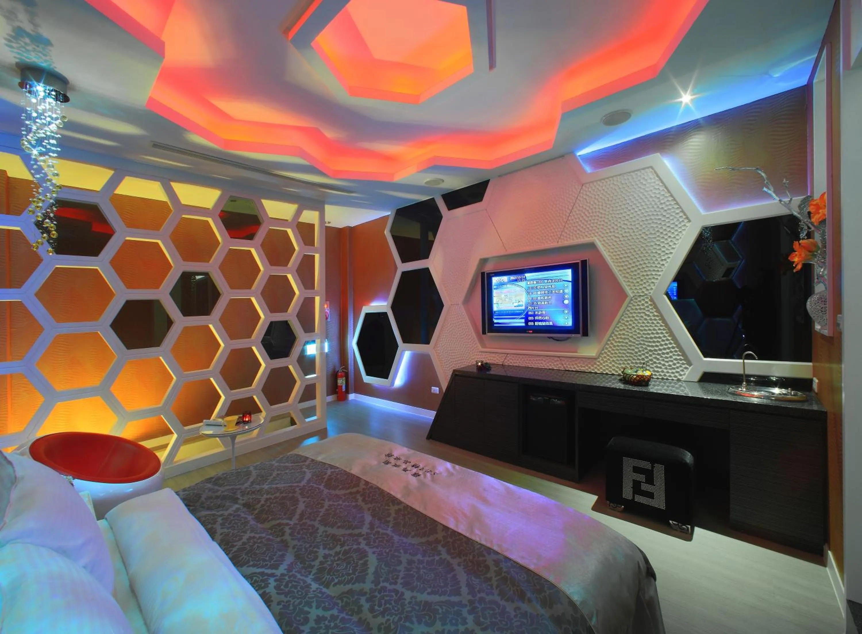 Bed in Roman Vacation Motel