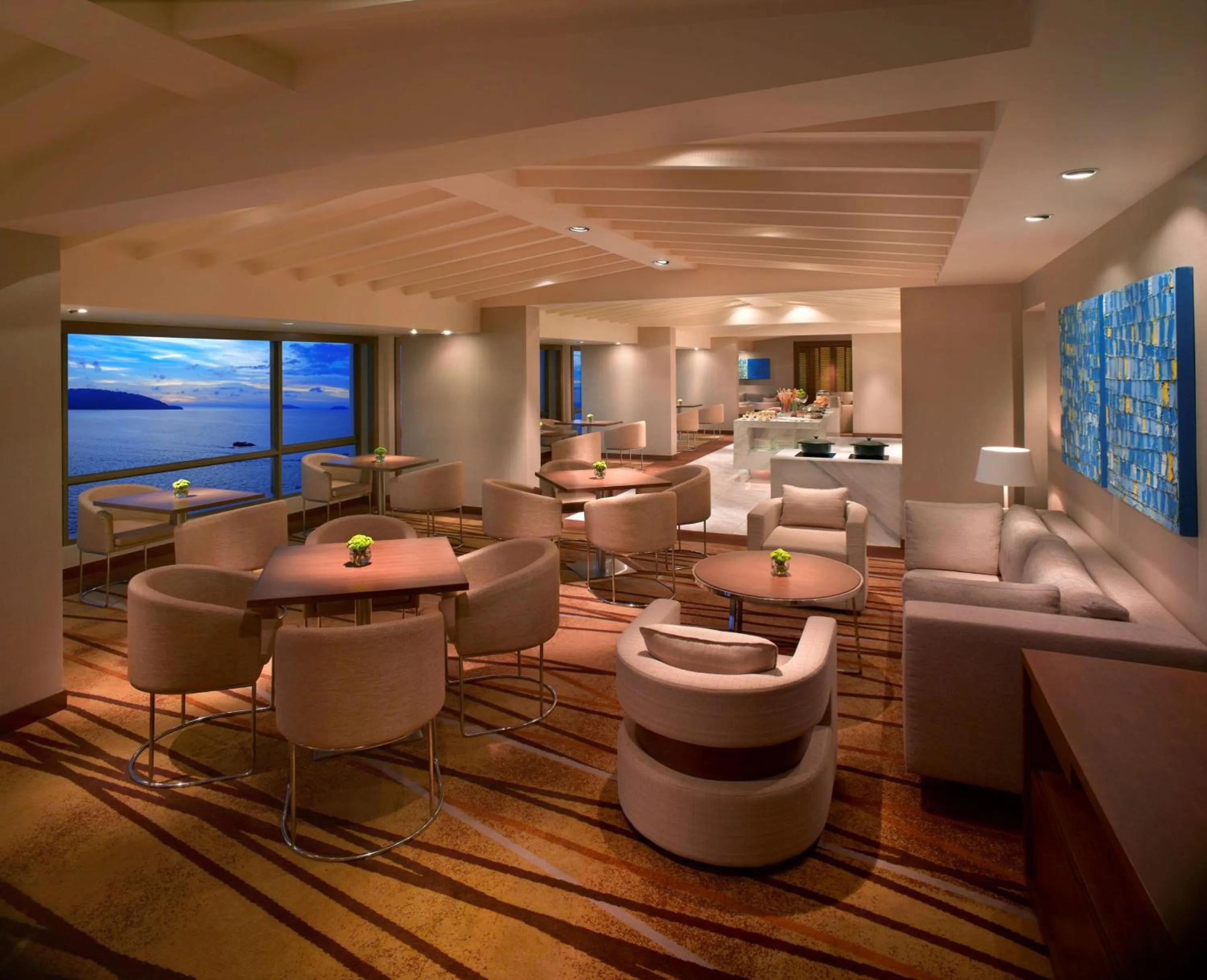 Lounge or bar in Hyatt Regency Kinabalu
