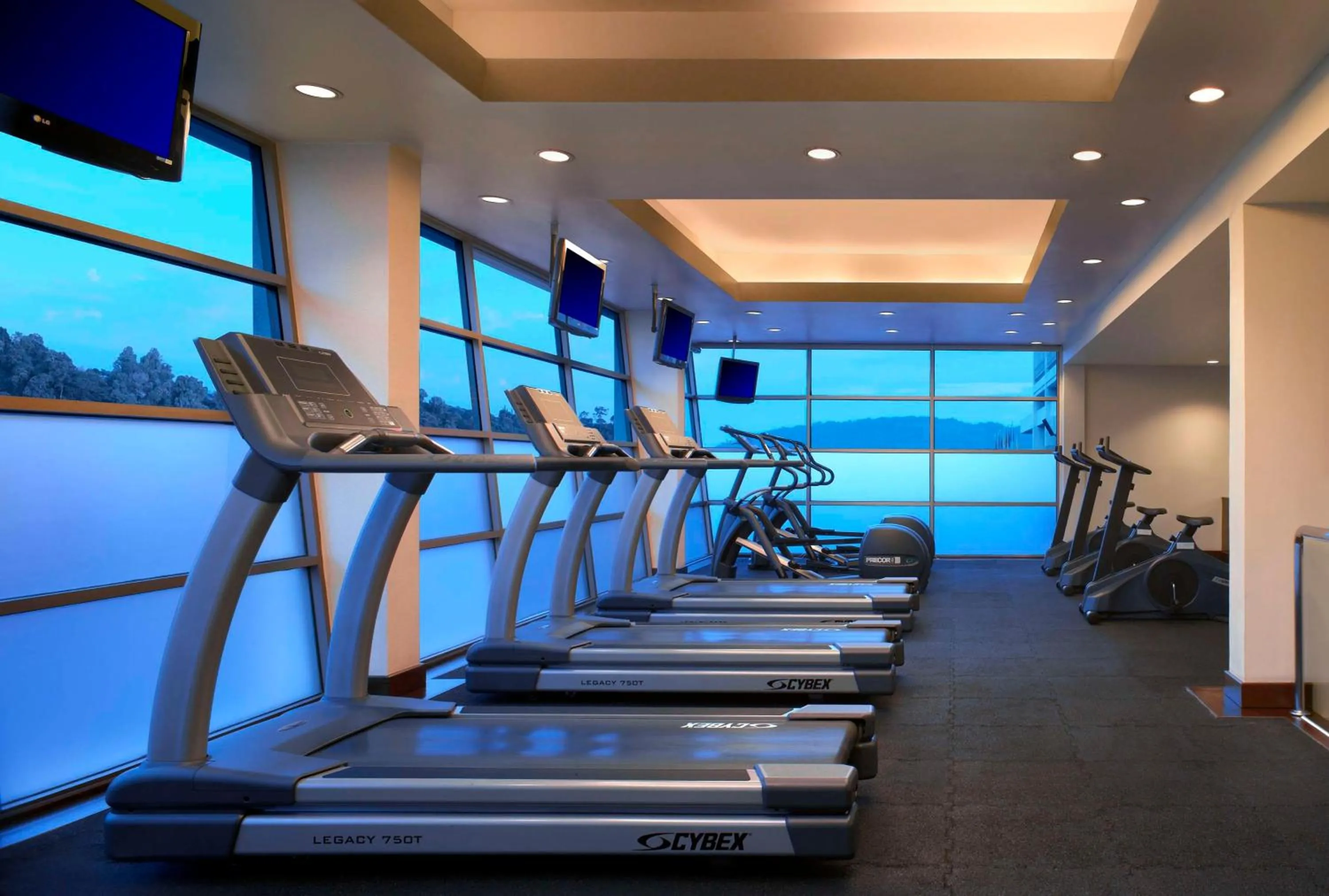 Fitness centre/facilities in Hyatt Regency Kinabalu