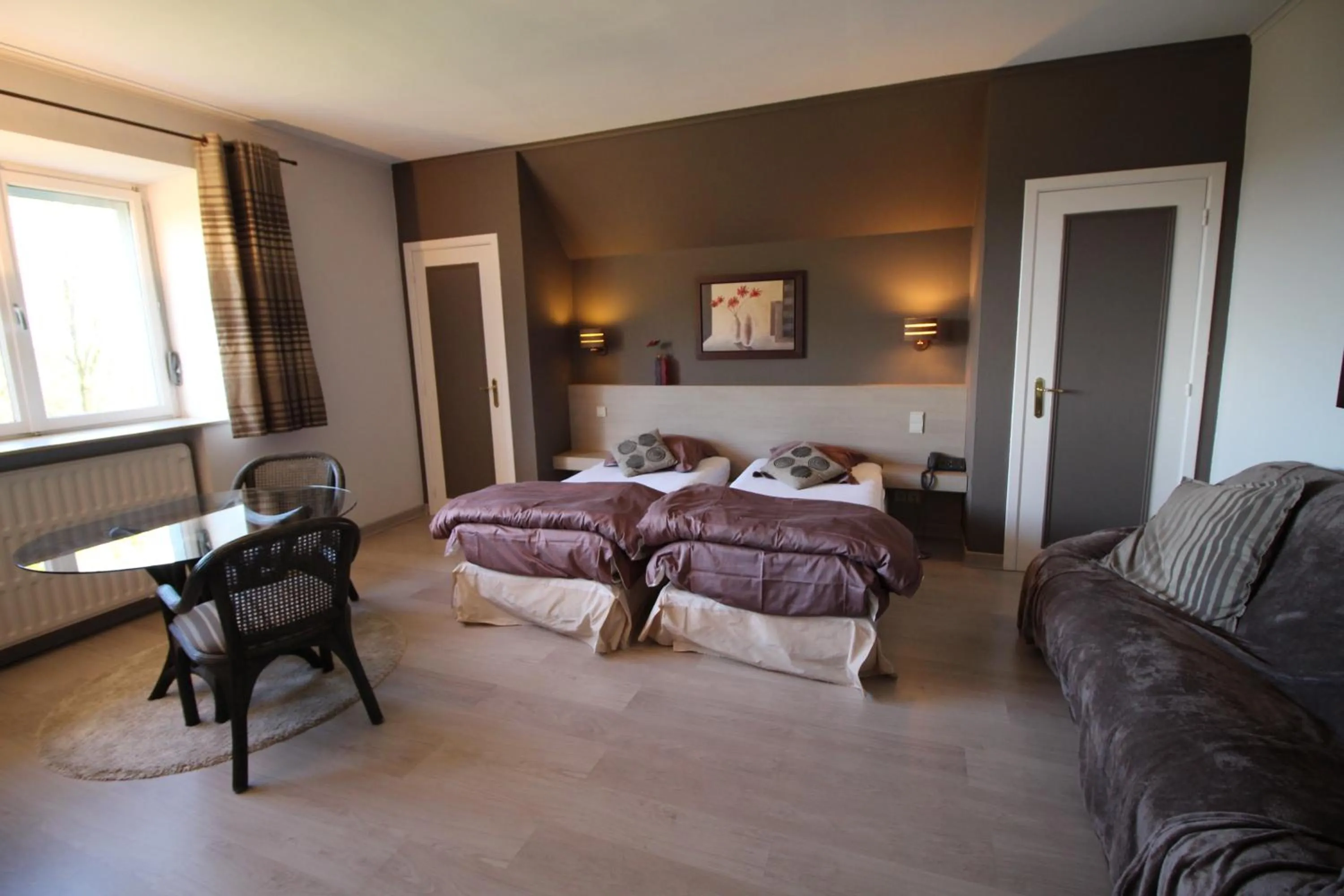 Photo of the whole room, Bed in Les Alisiers