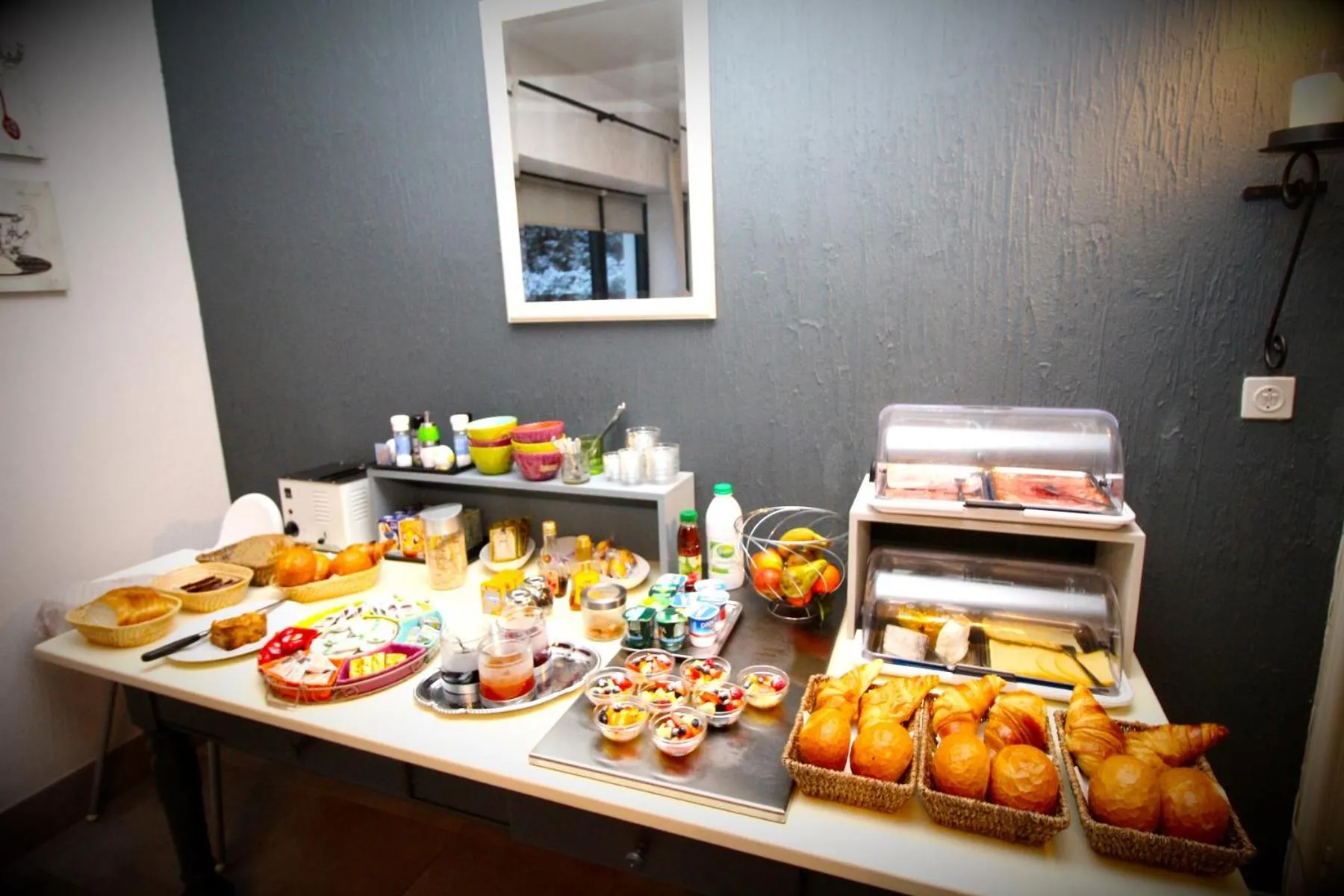 Buffet breakfast in Les Alisiers