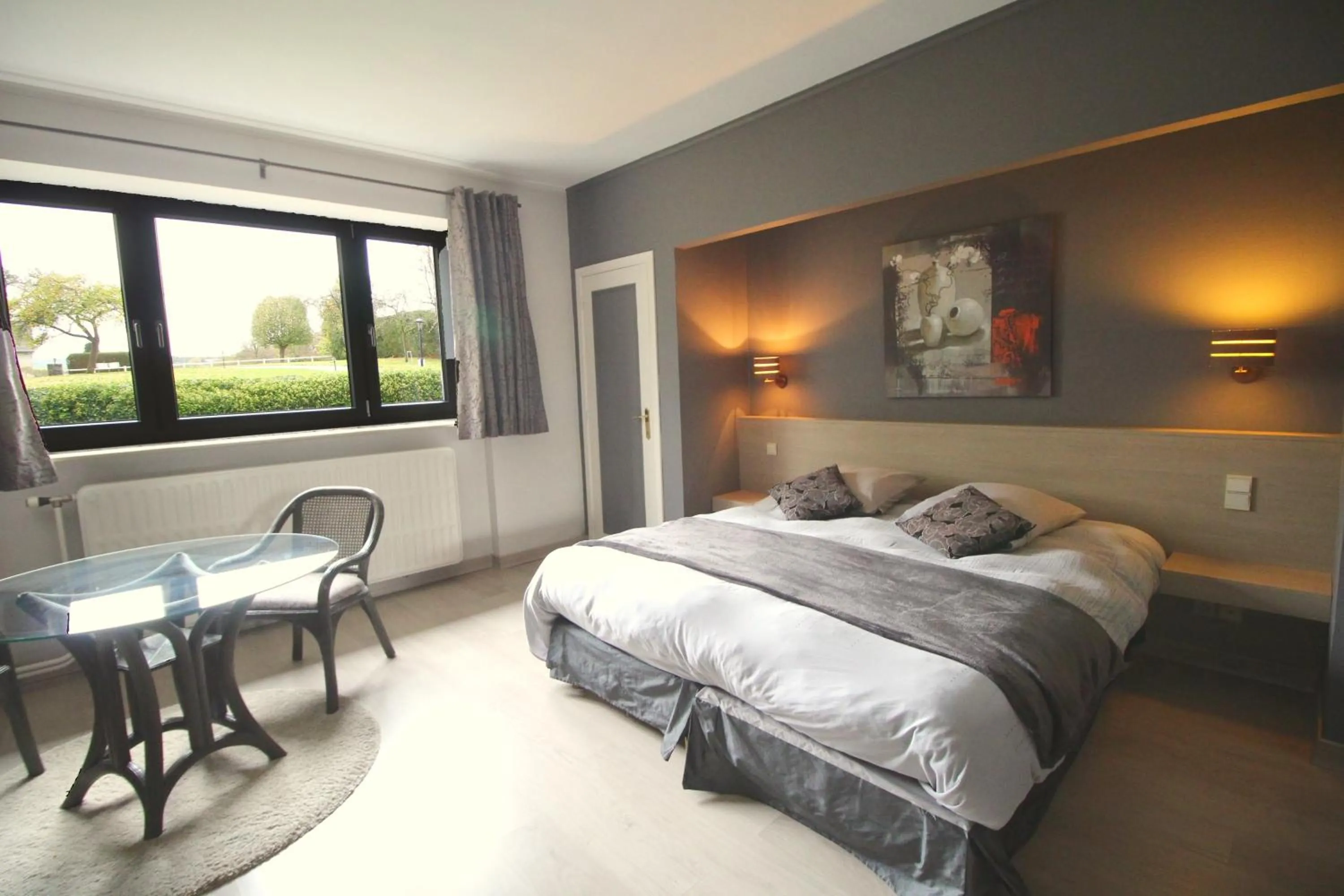Photo of the whole room, Bed in Les Alisiers