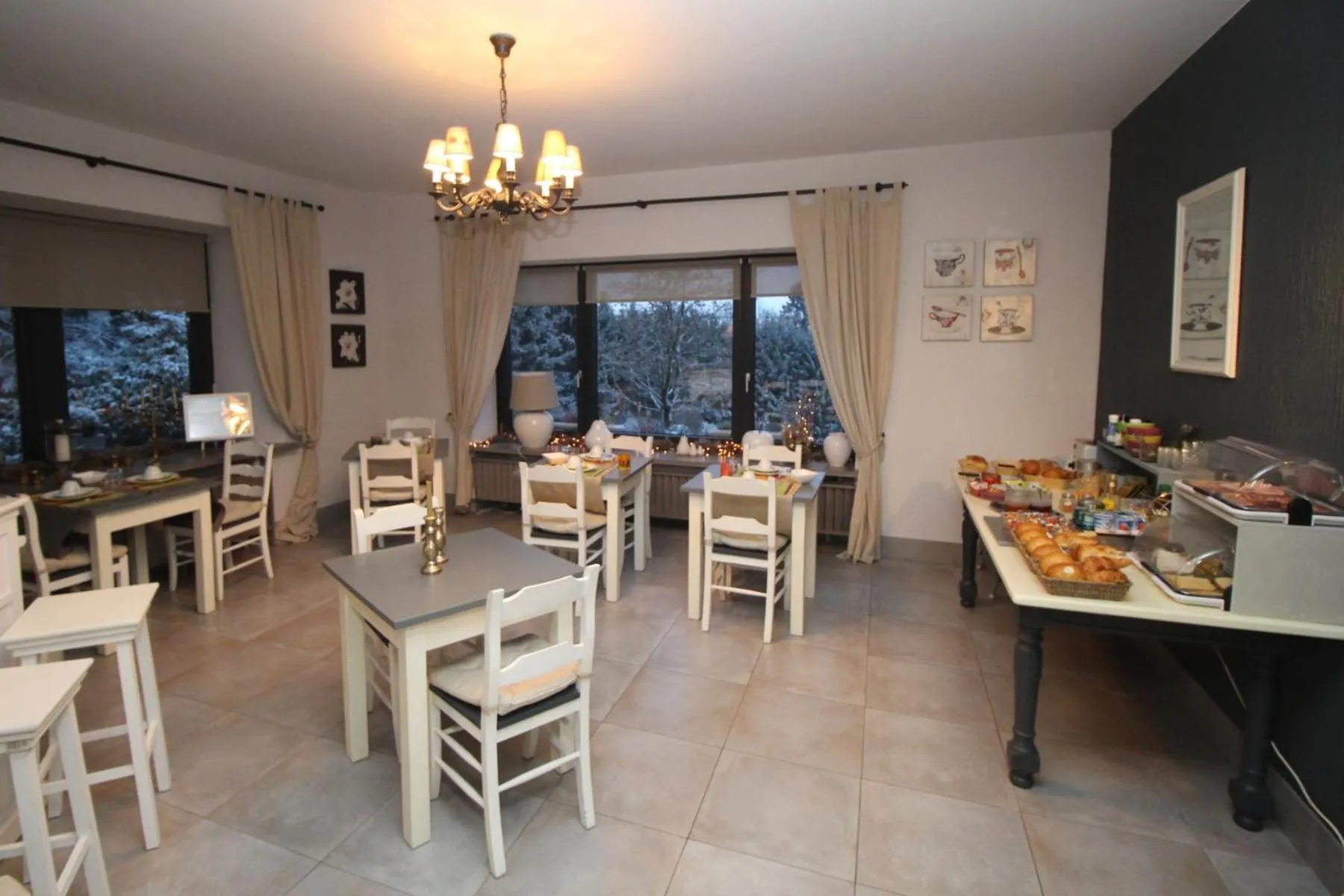 Dining area in Les Alisiers