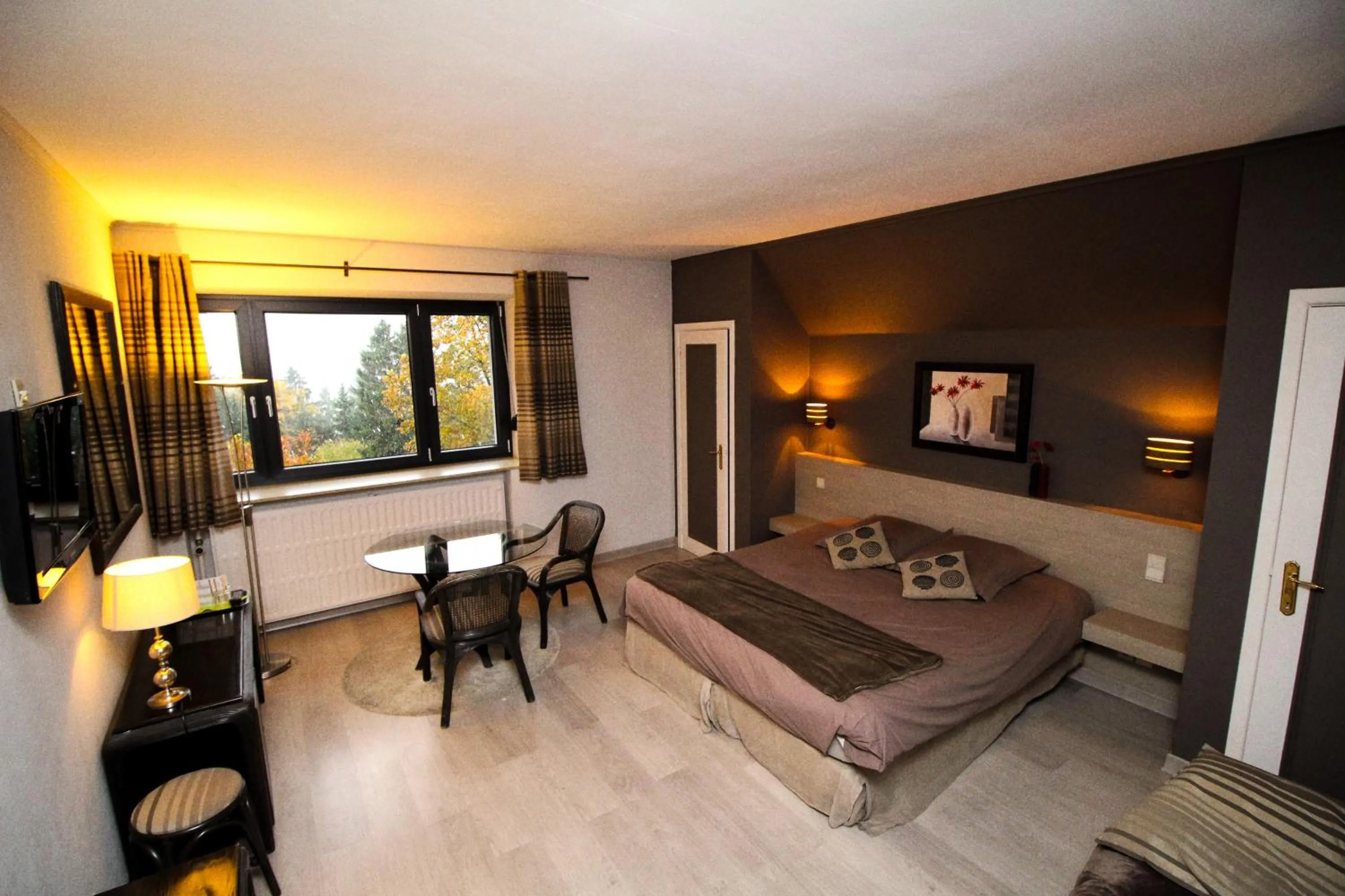 Bedroom, Bed in Les Alisiers