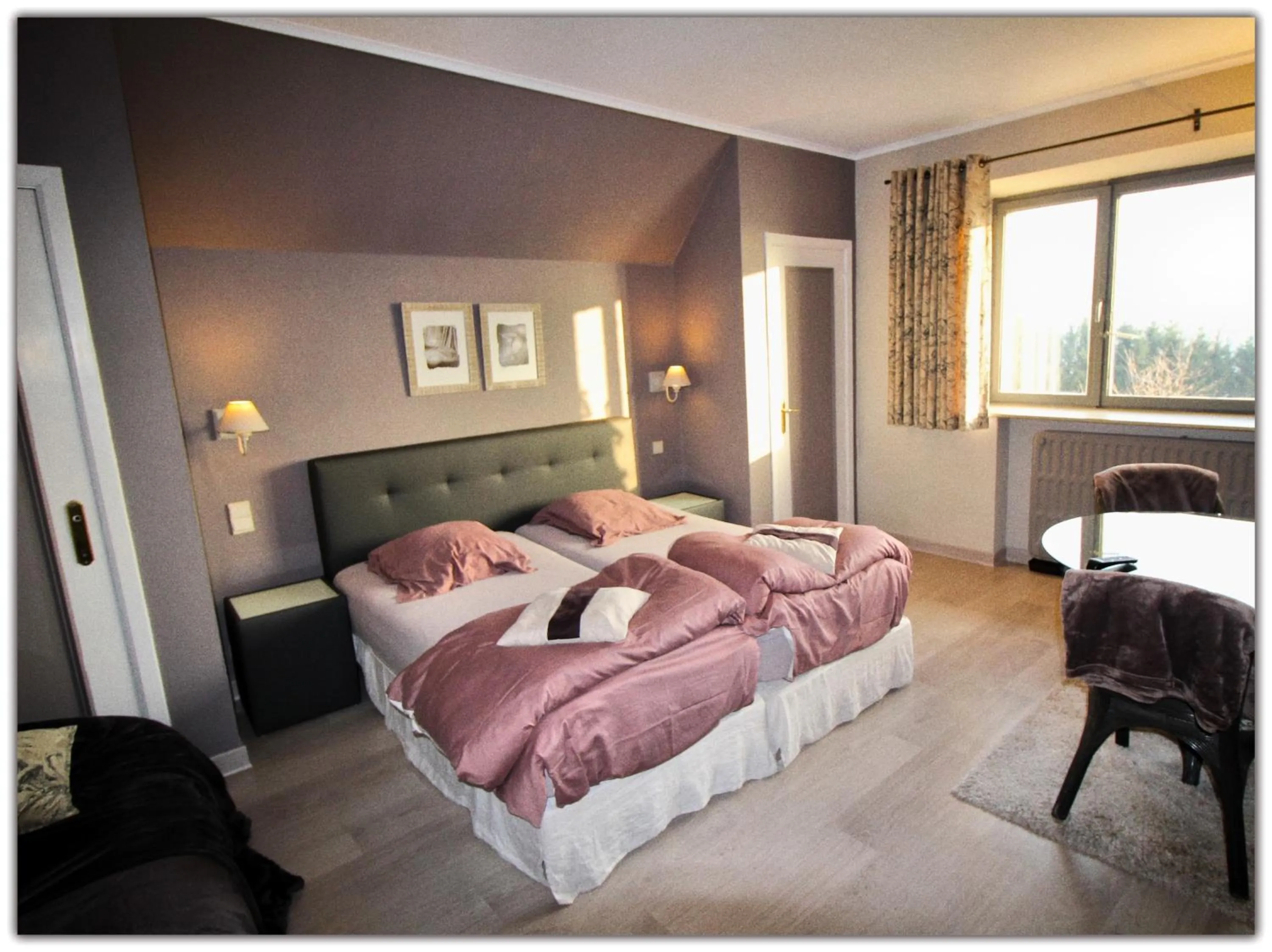 Photo of the whole room, Bed in Les Alisiers